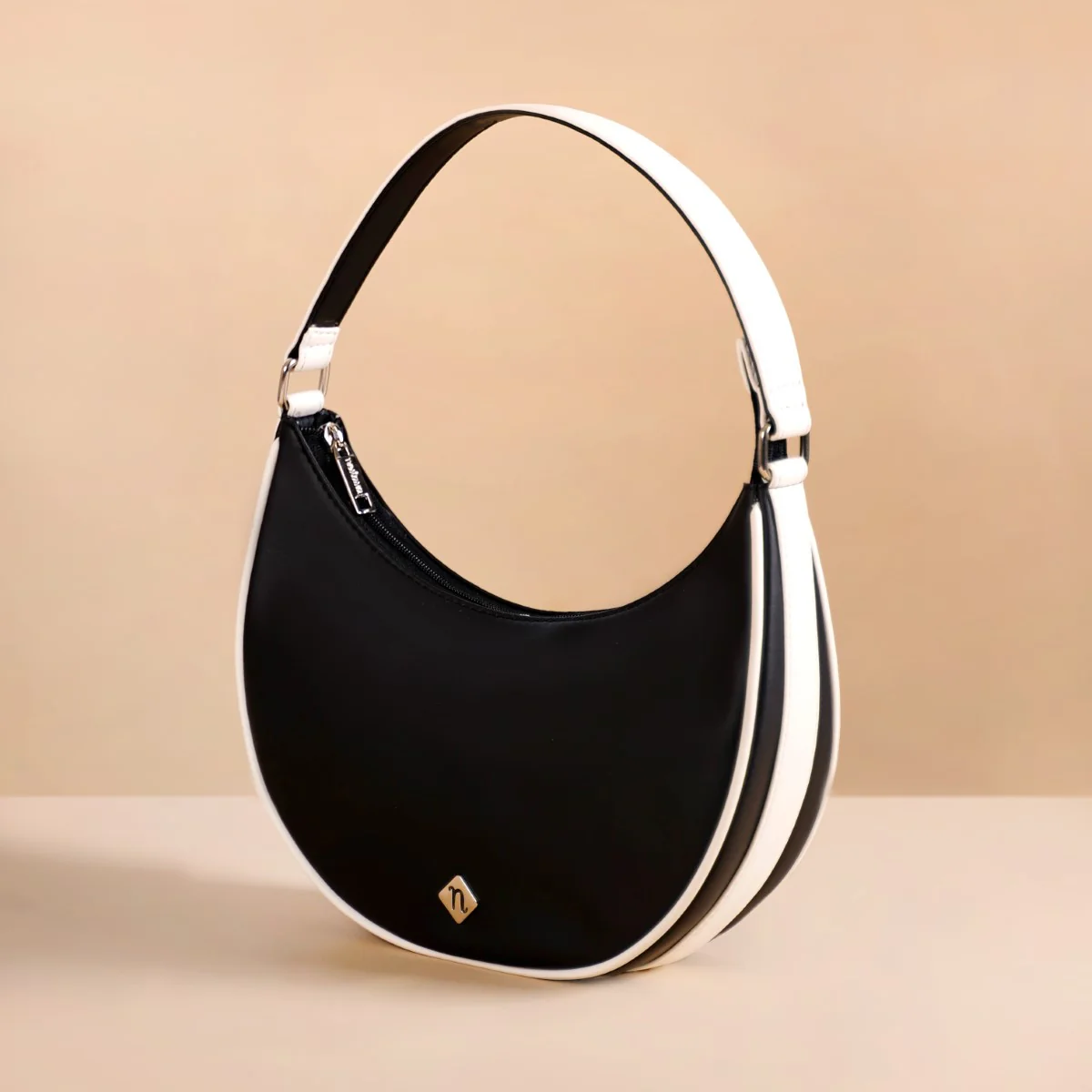 Sleek Urbanite Black Moon Handbag - Image 5