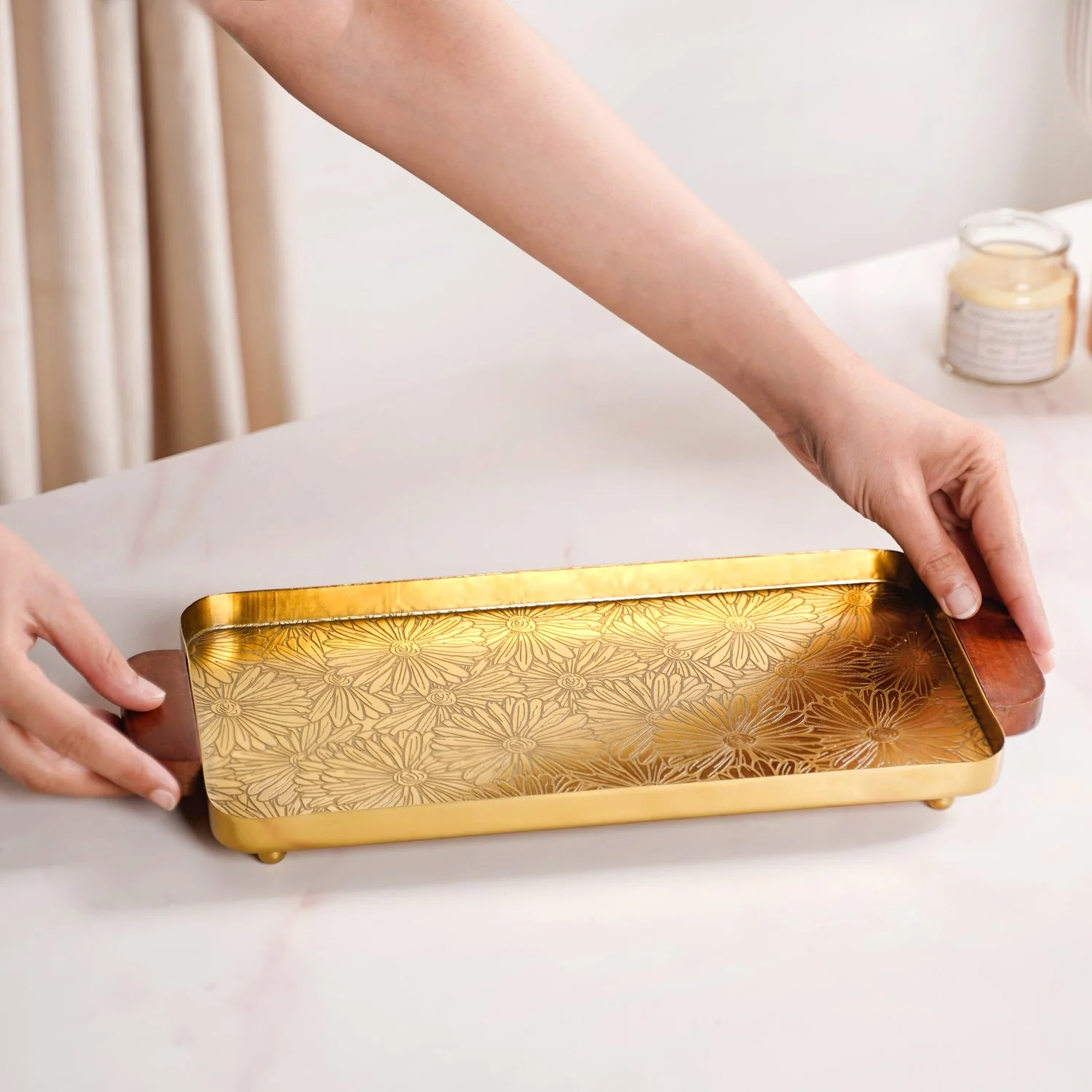 Small Daisy Embossed Metal Tray With Mango Wood Handles - Image 3