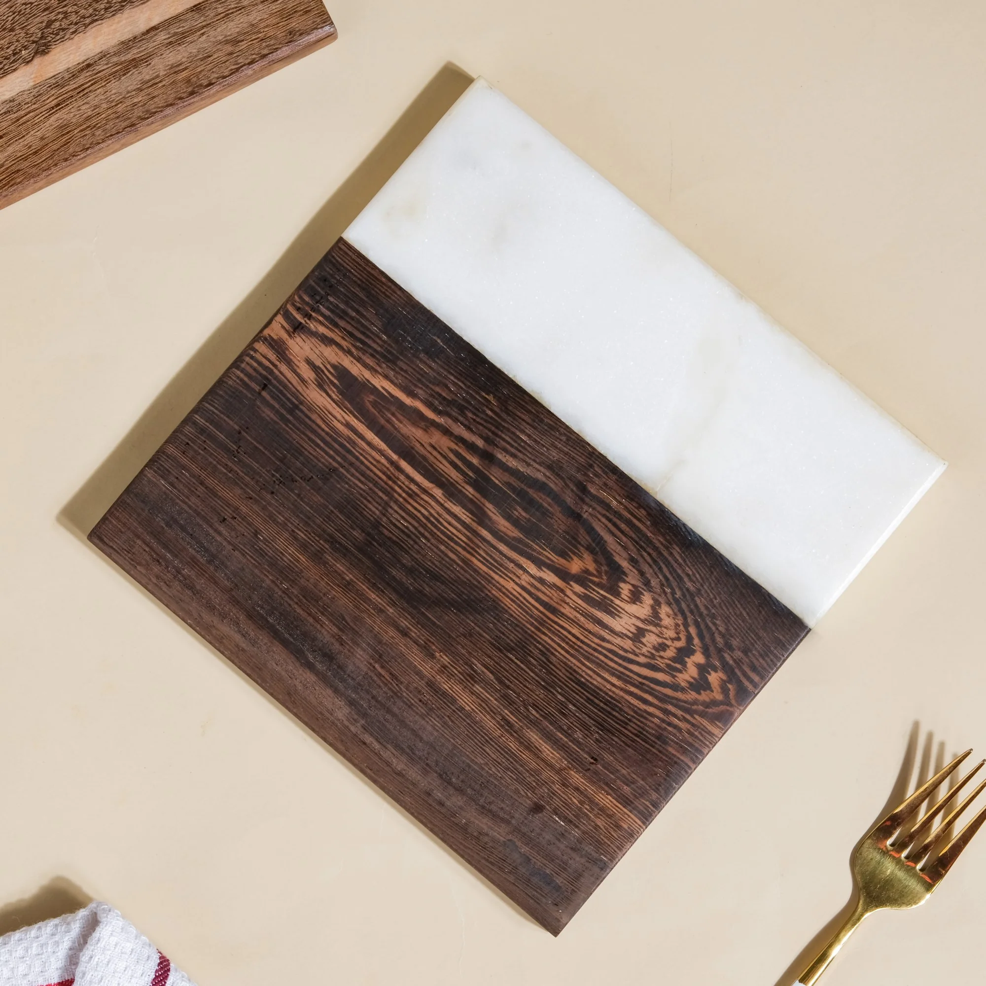 Small Marble And Wood Cheese Board - Image 4