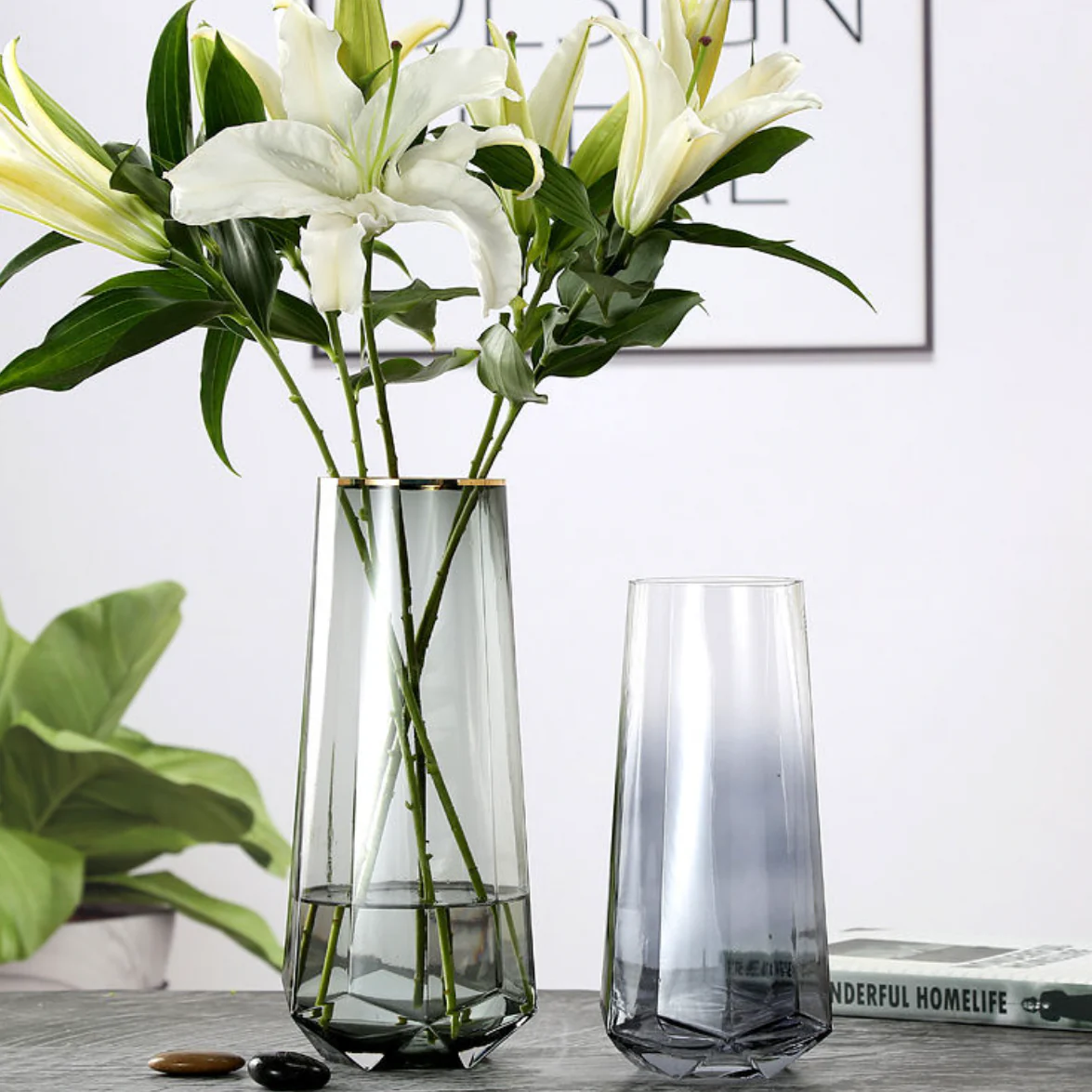 Small Opaque Vase - Image 4