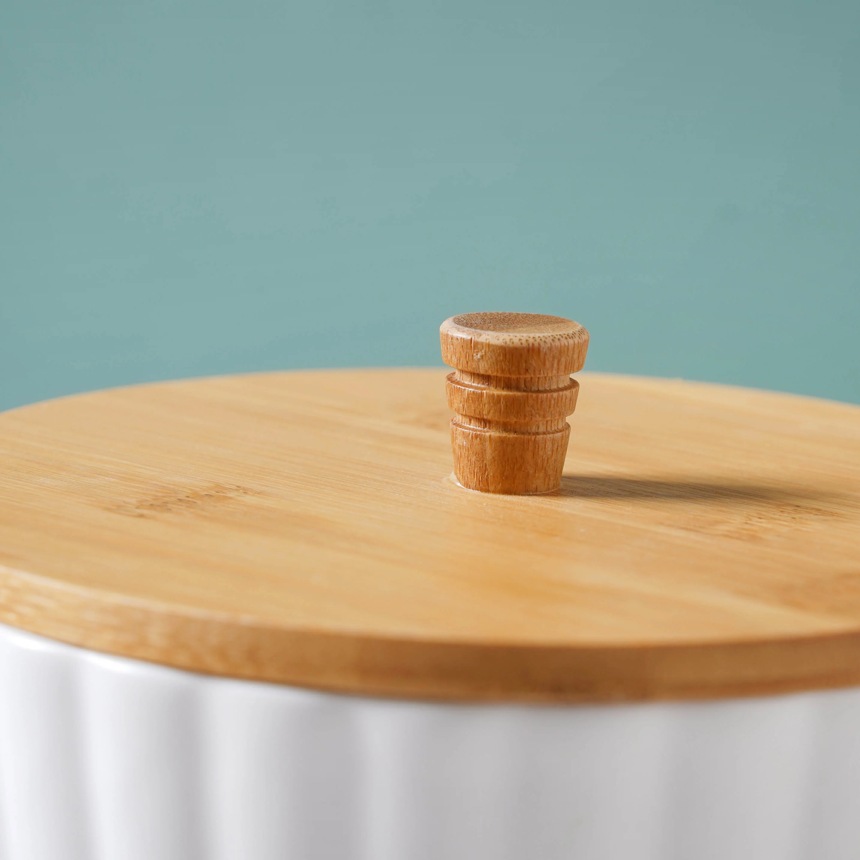Snow White Scalloped Pot With Lid 8 Inch - Image 10