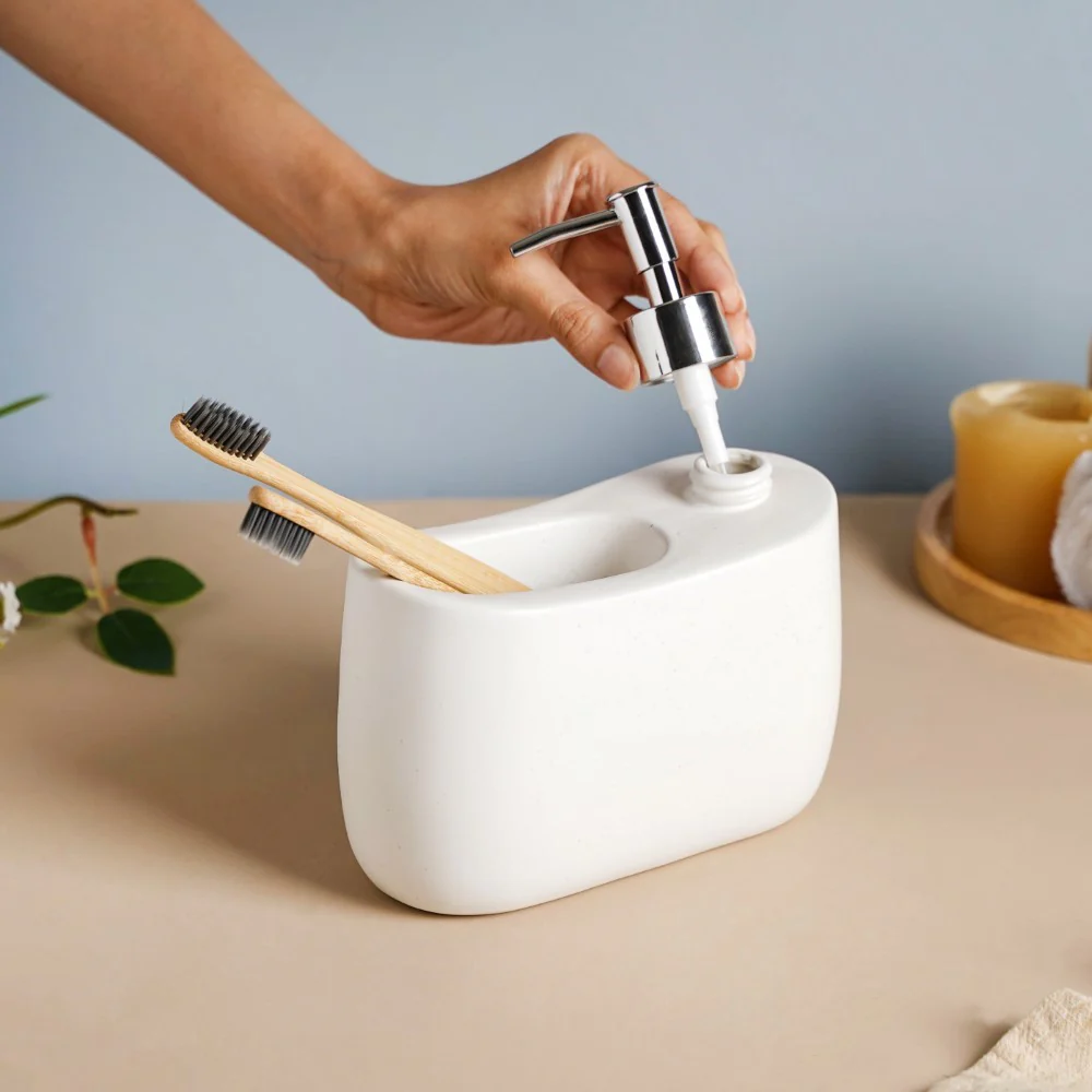 Soap Dispenser With Built-In Brush Holder 950 ml - Image 4