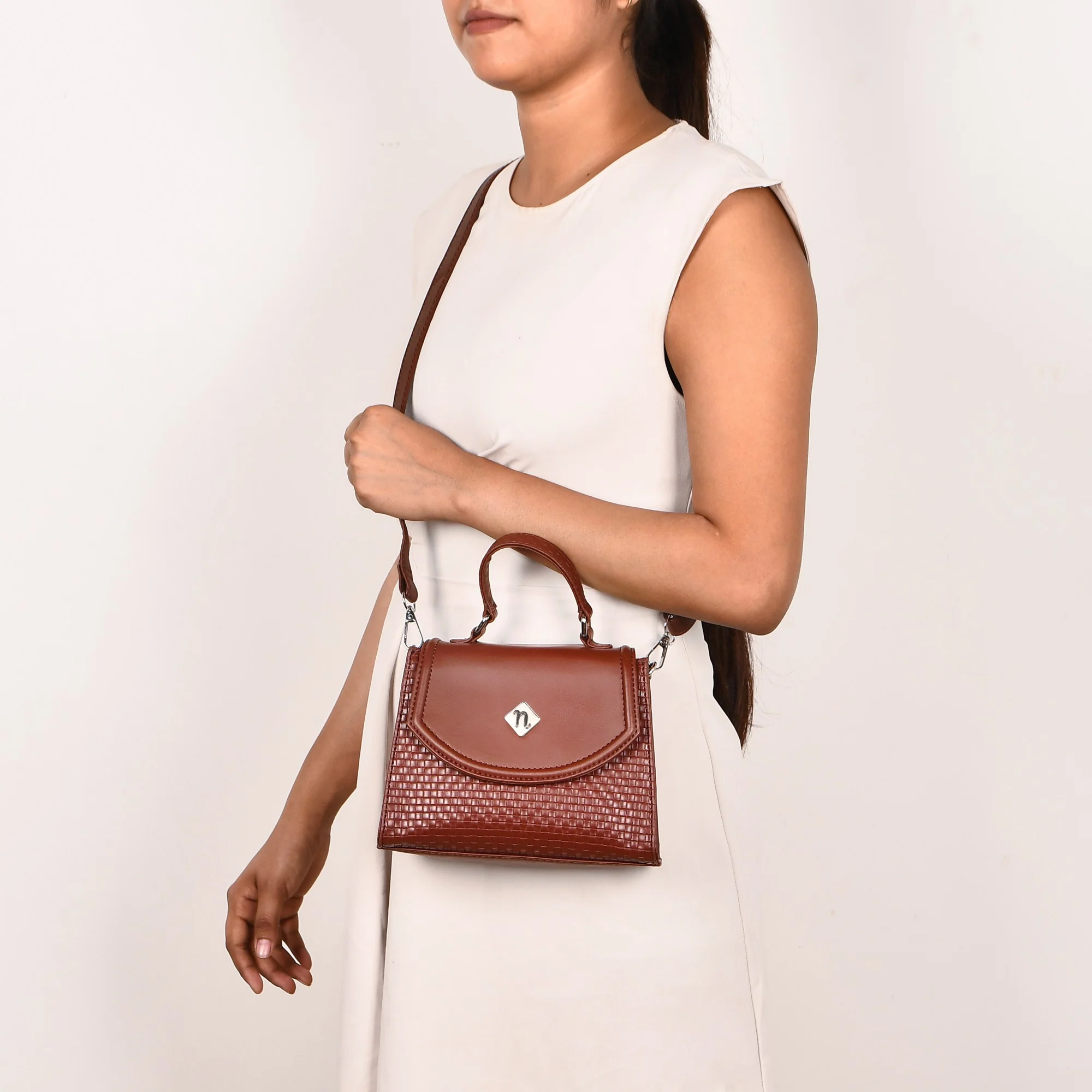 Soi Brown Handbag With Sling Strap - Image 9