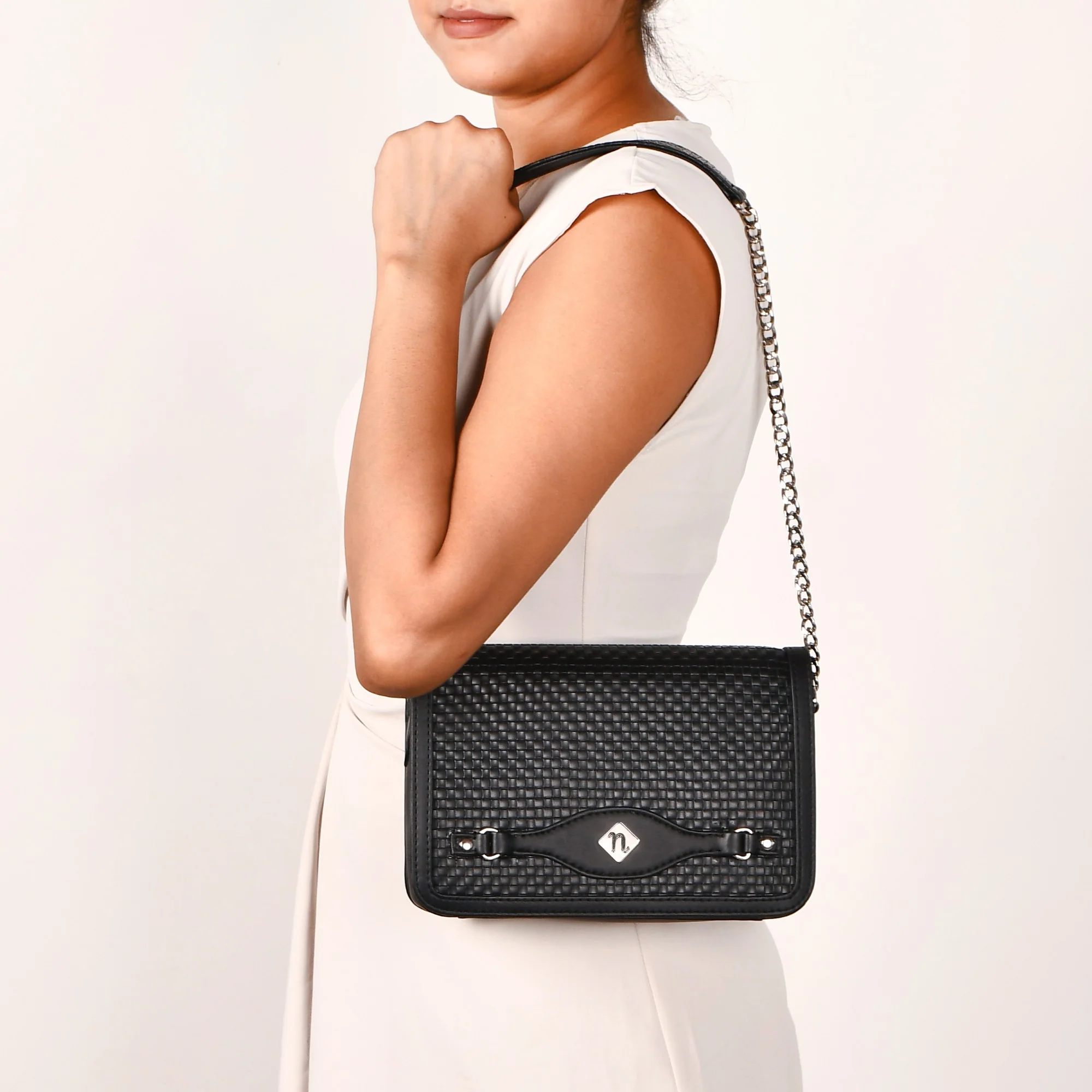 Soi Tresse Menue Sling Bag Black - Image 3