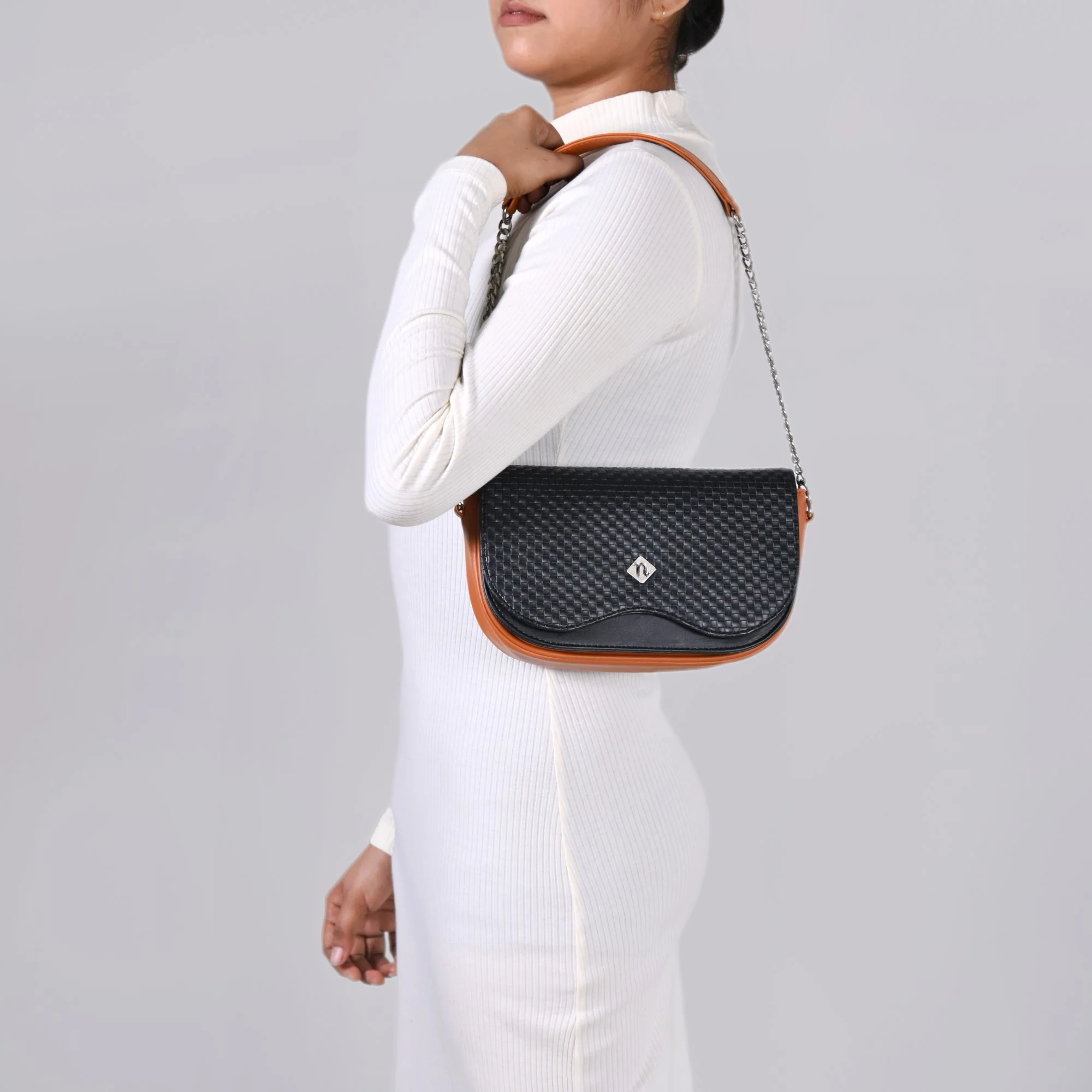 Soi Tresse Saddle Shoulder Bag - Image 3