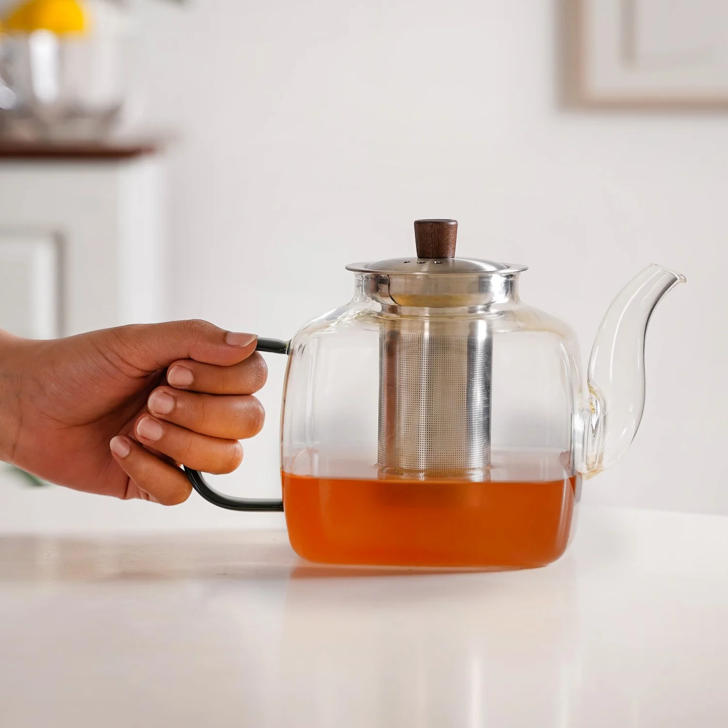 Square Glass Teapot With Black Tinted Handle 1250ml - Image 2
