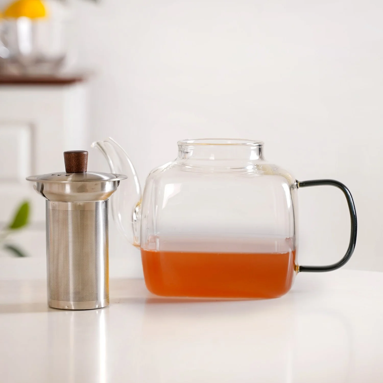 Square Glass Teapot With Black Tinted Handle 1250ml - Image 6