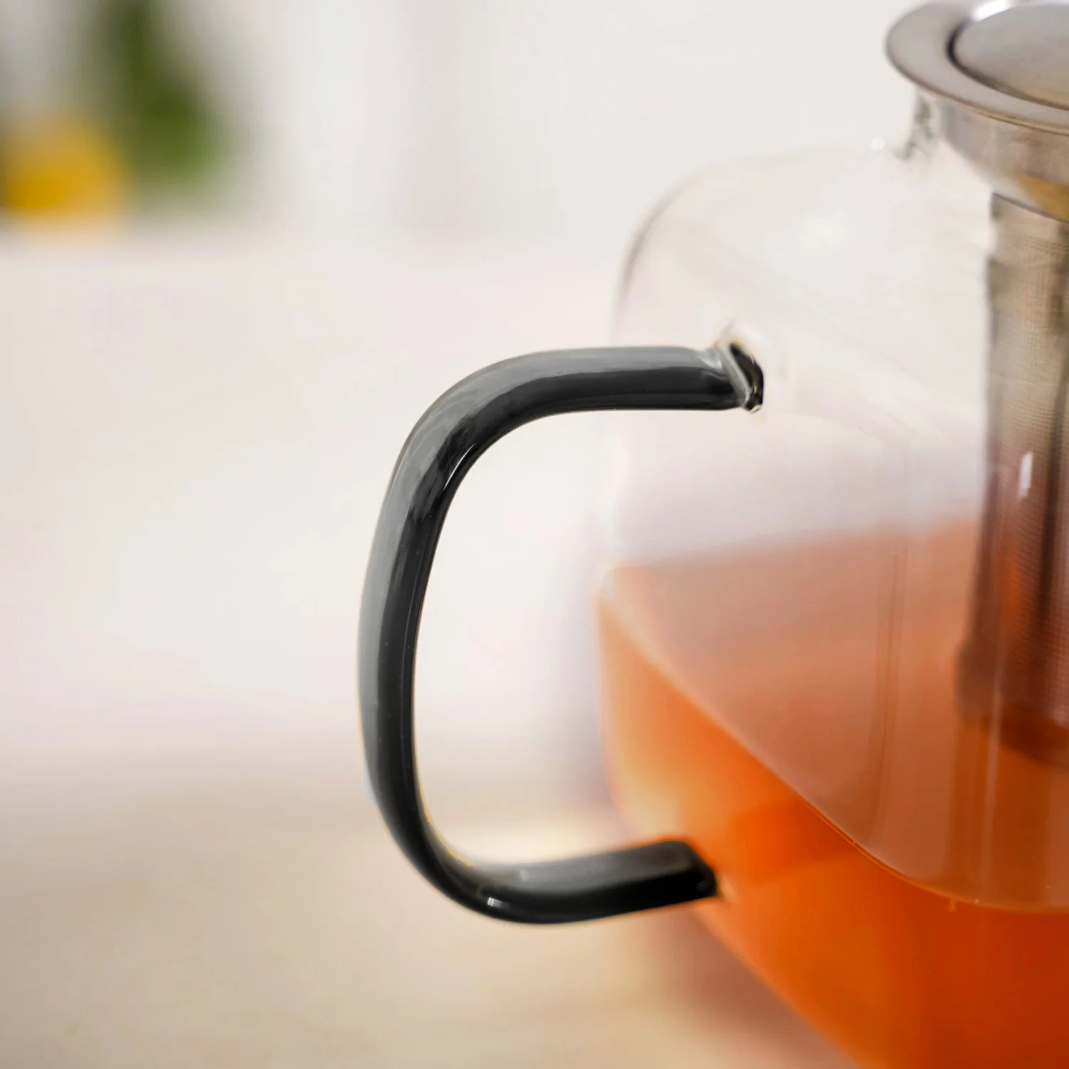 Square Glass Teapot With Black Tinted Handle 1250ml - Image 9