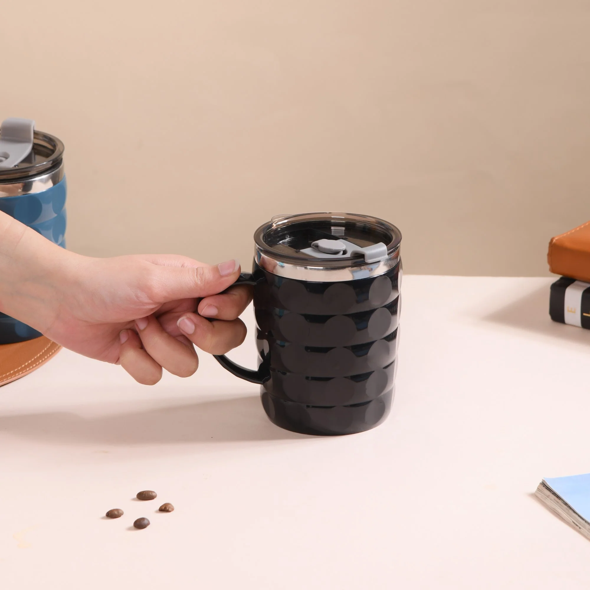 Stainless Steel Travel Mug For Car Black 400ml - Image 2