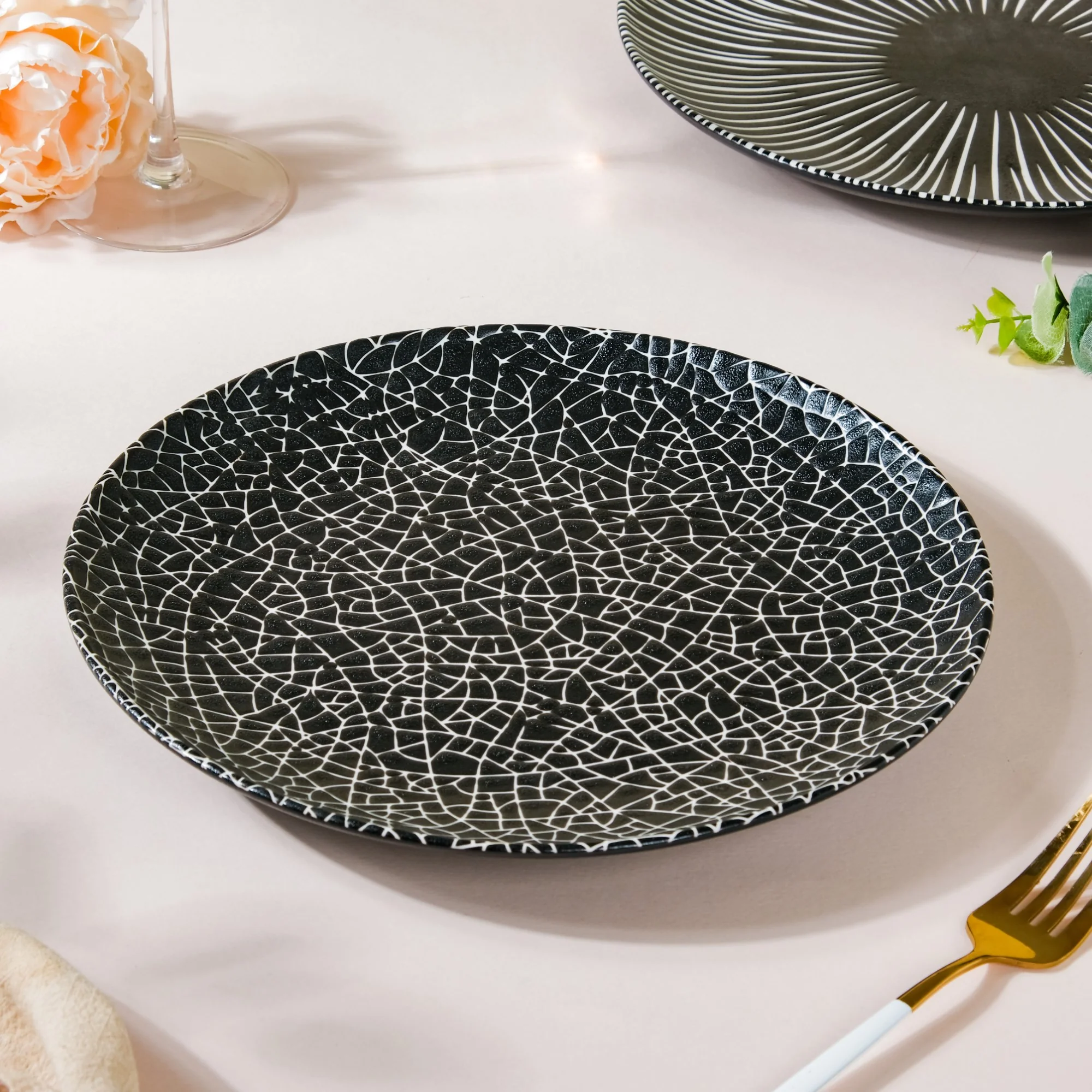 Stone Patterned Ceramic Dinner Plate Black 9.5 Inch - Image 3