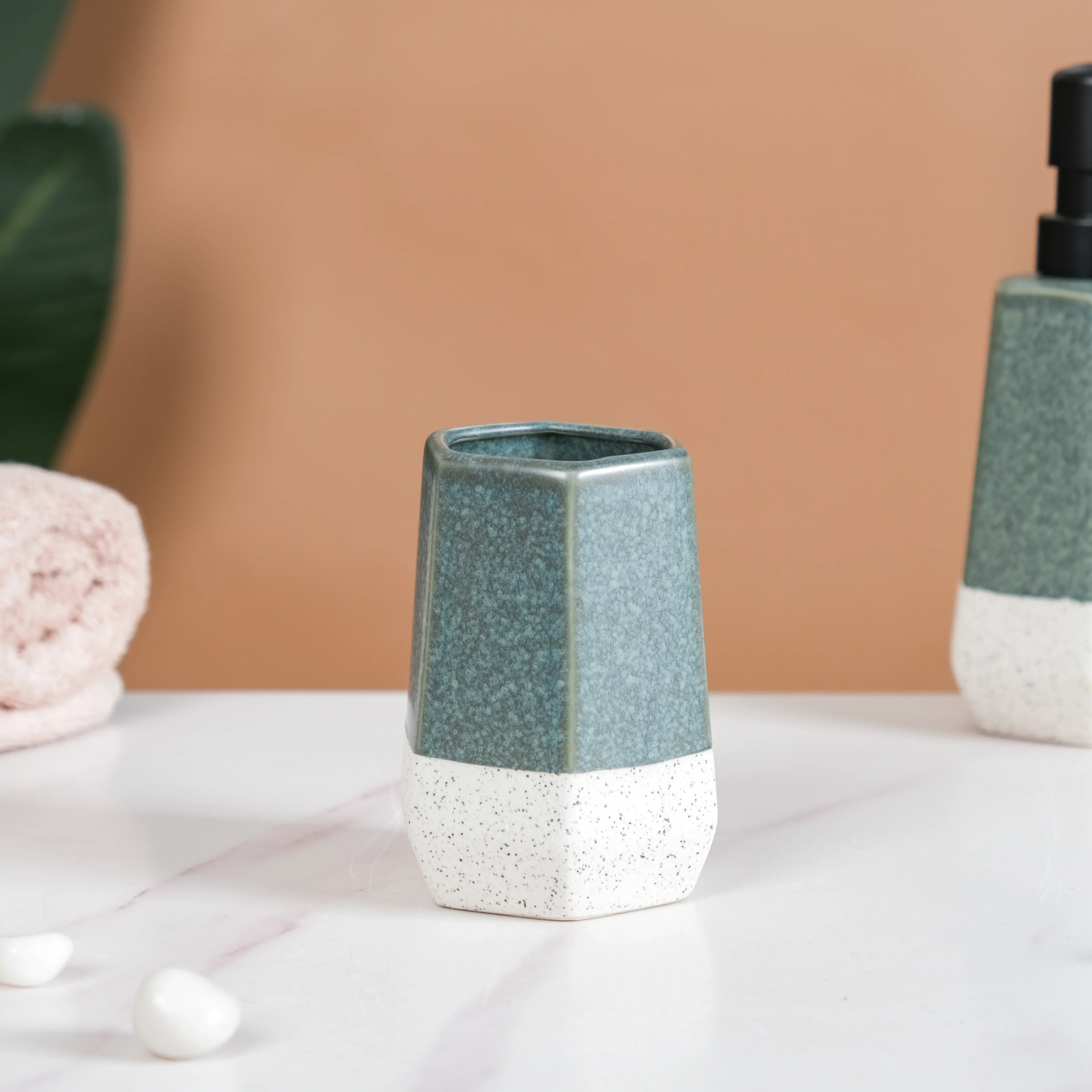 Stoneware Bathroom Accessories Set Of 3 - Image 10