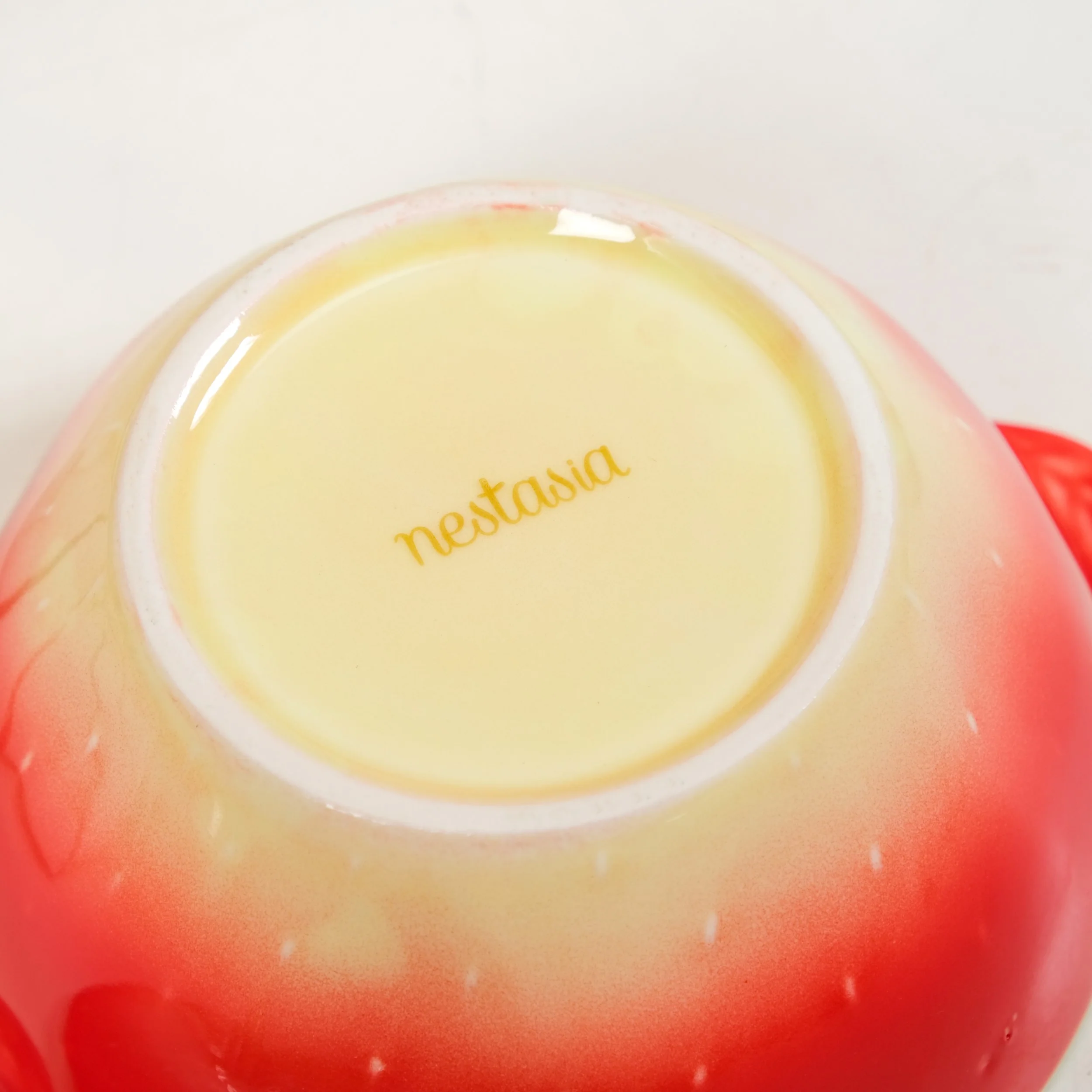 Strawberry Ceramic Serving Bowl With Lid 900ml - Image 9