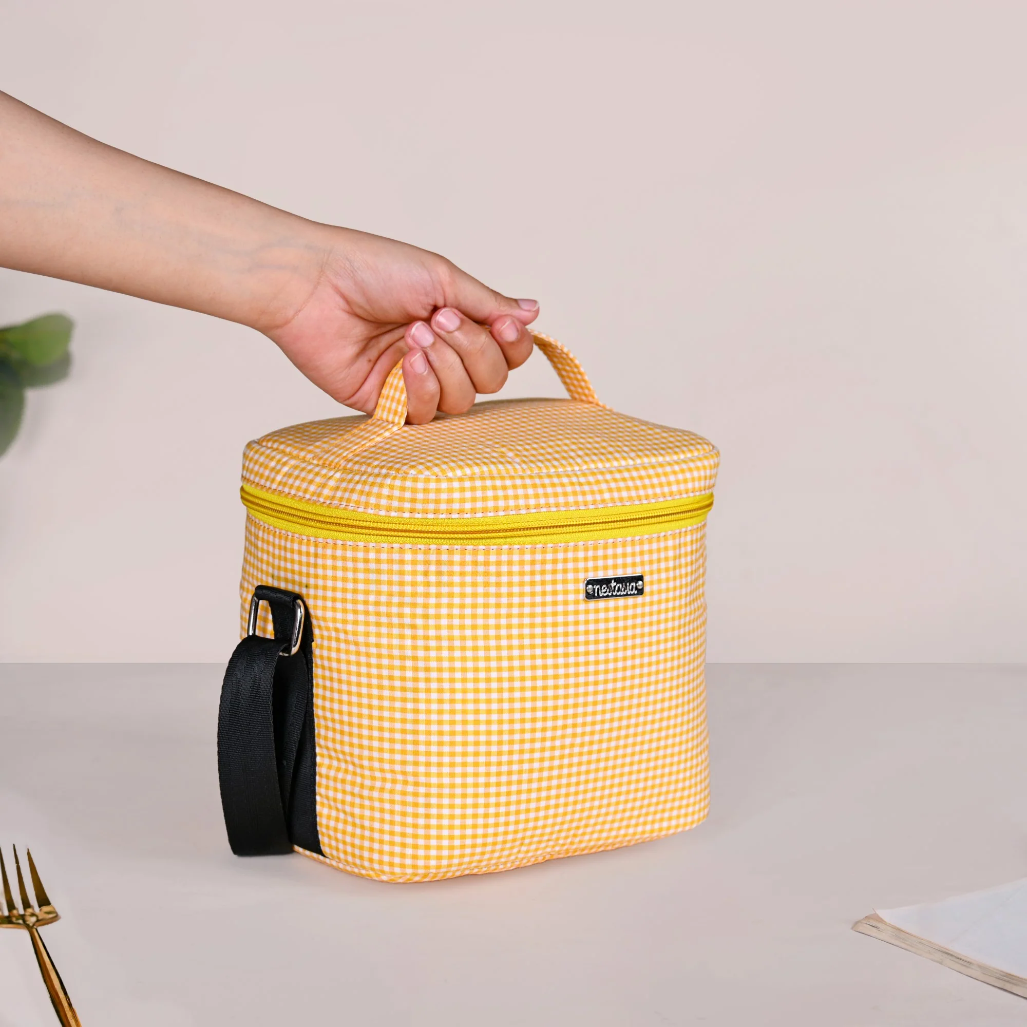 Sunshine Picnic Checked Insulated Lunch Bag - Image 2