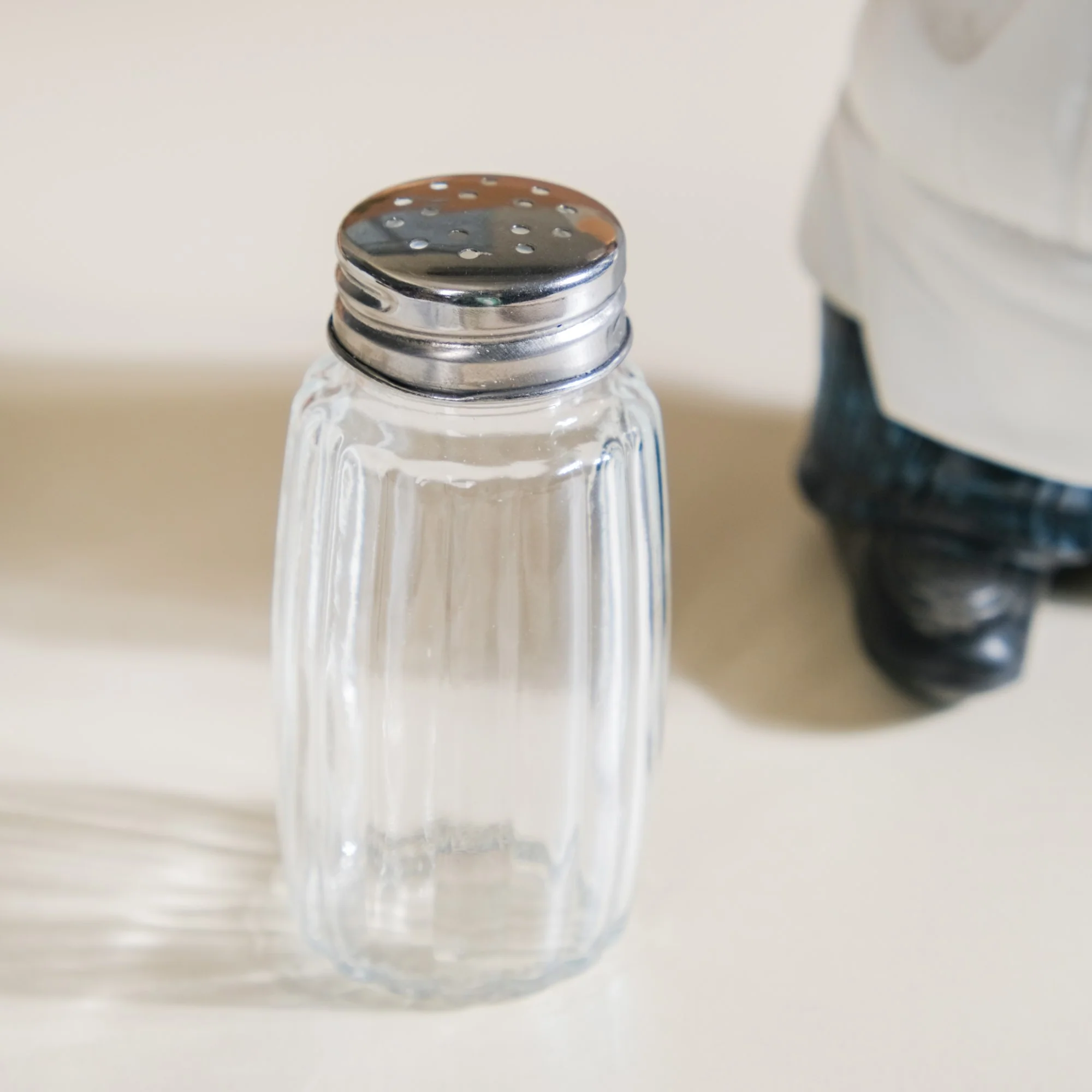 Table Chef With Salt And Pepper Shaker - Image 7