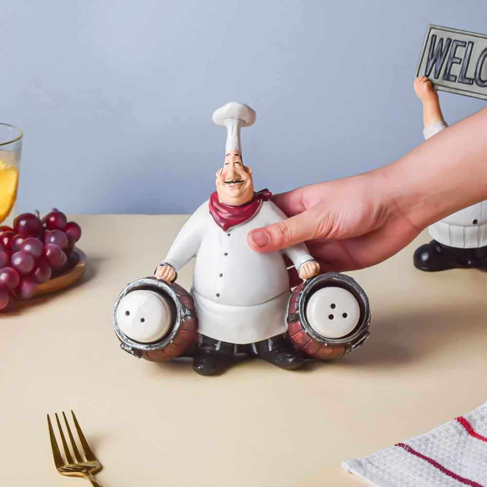 Table Chef With Salt And Pepper Shaker Cannon - Image 2