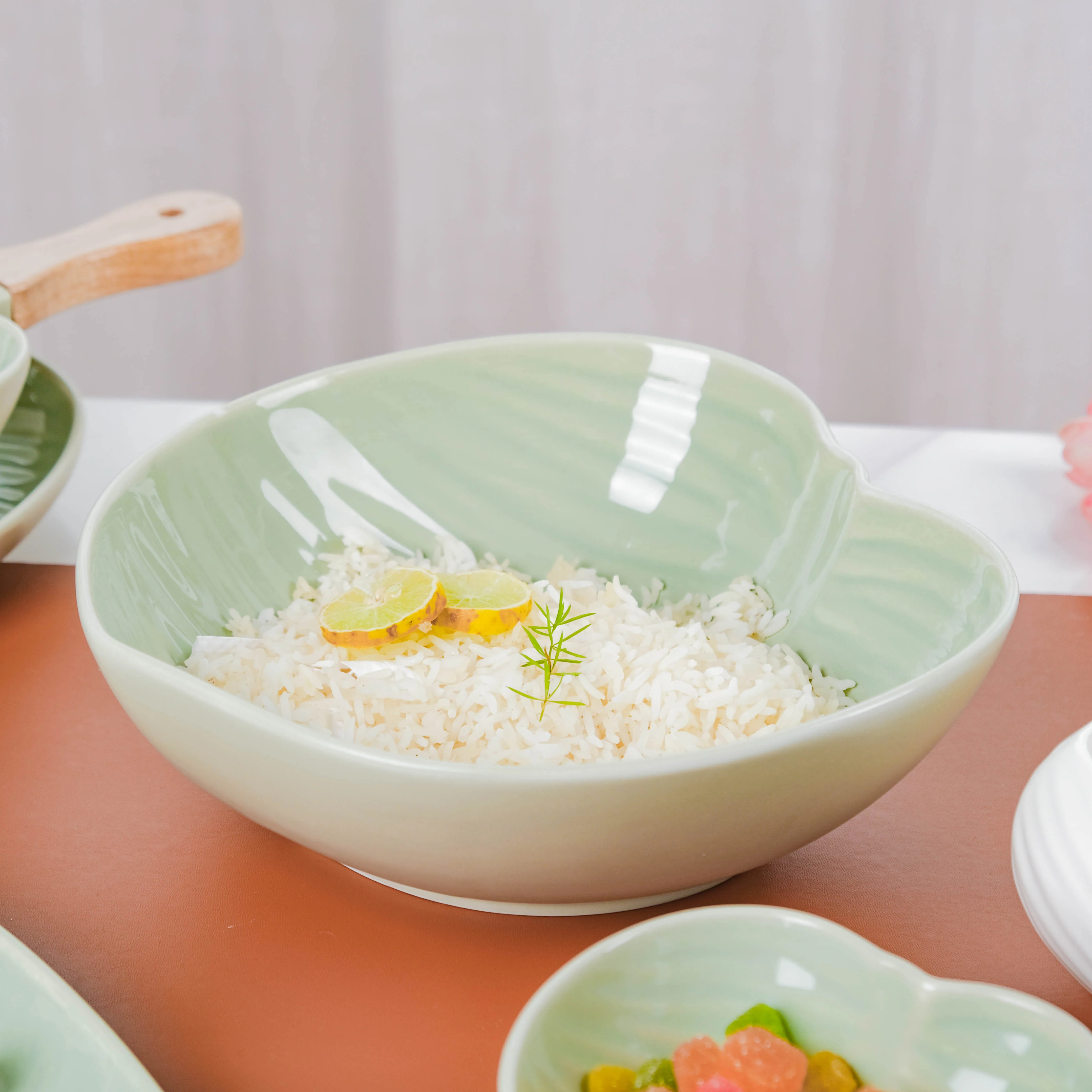 Taro Leaf Serving Bowl 9 Inch - Image 5