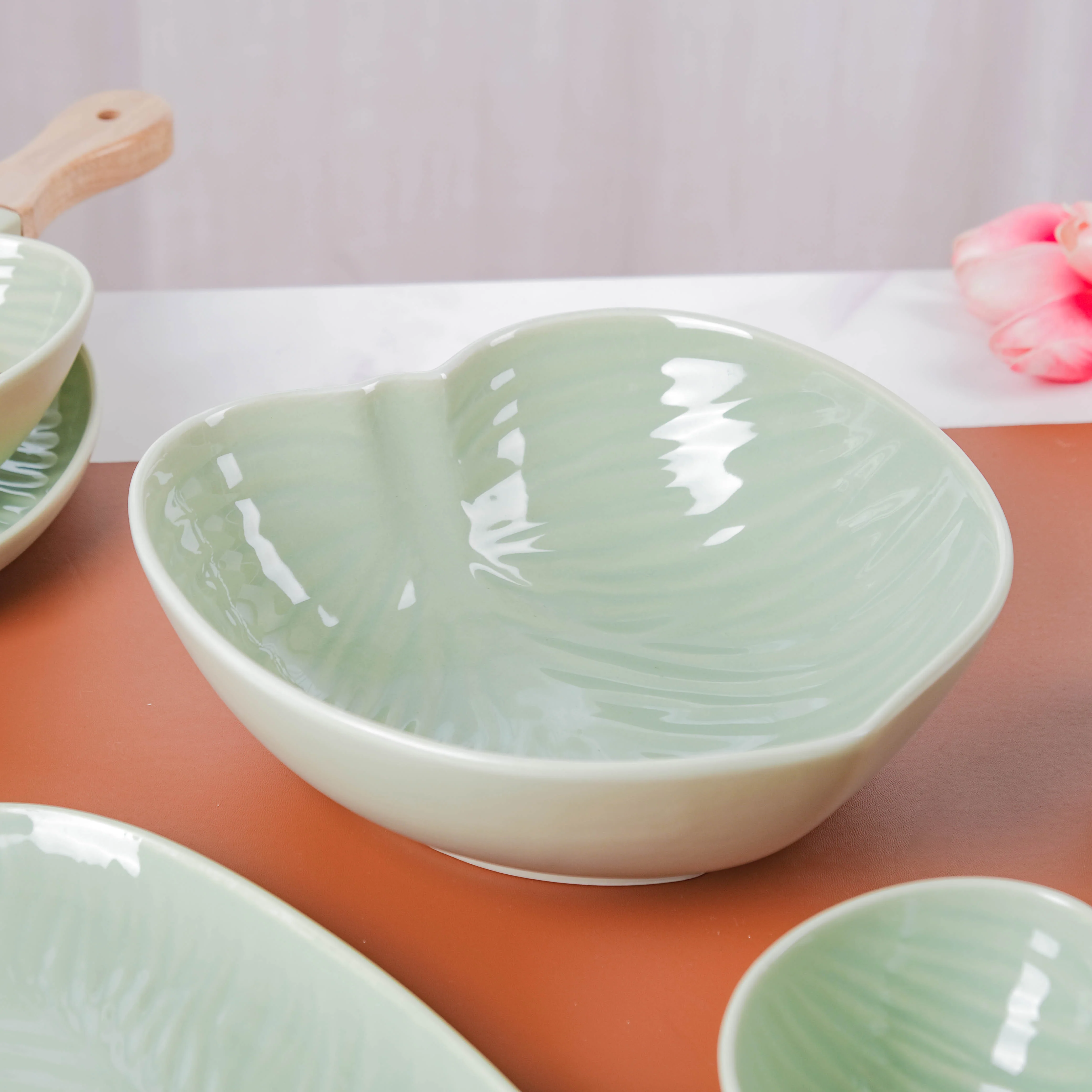 Taro Leaf Serving Bowl 9 Inch - Image 8