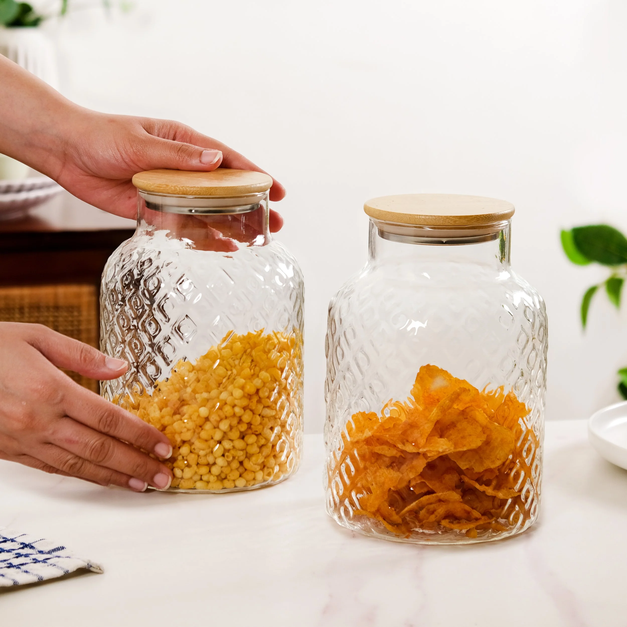 Borosilicate Textured Airtight Jar Set Of 2 1900ml - Image 2
