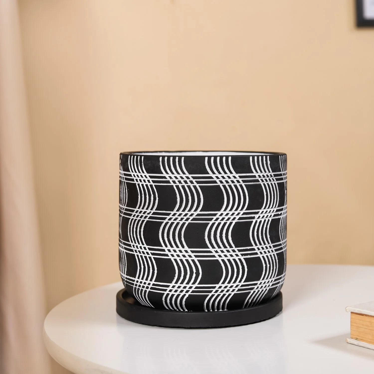Textured Plant Pot Large - Image 5