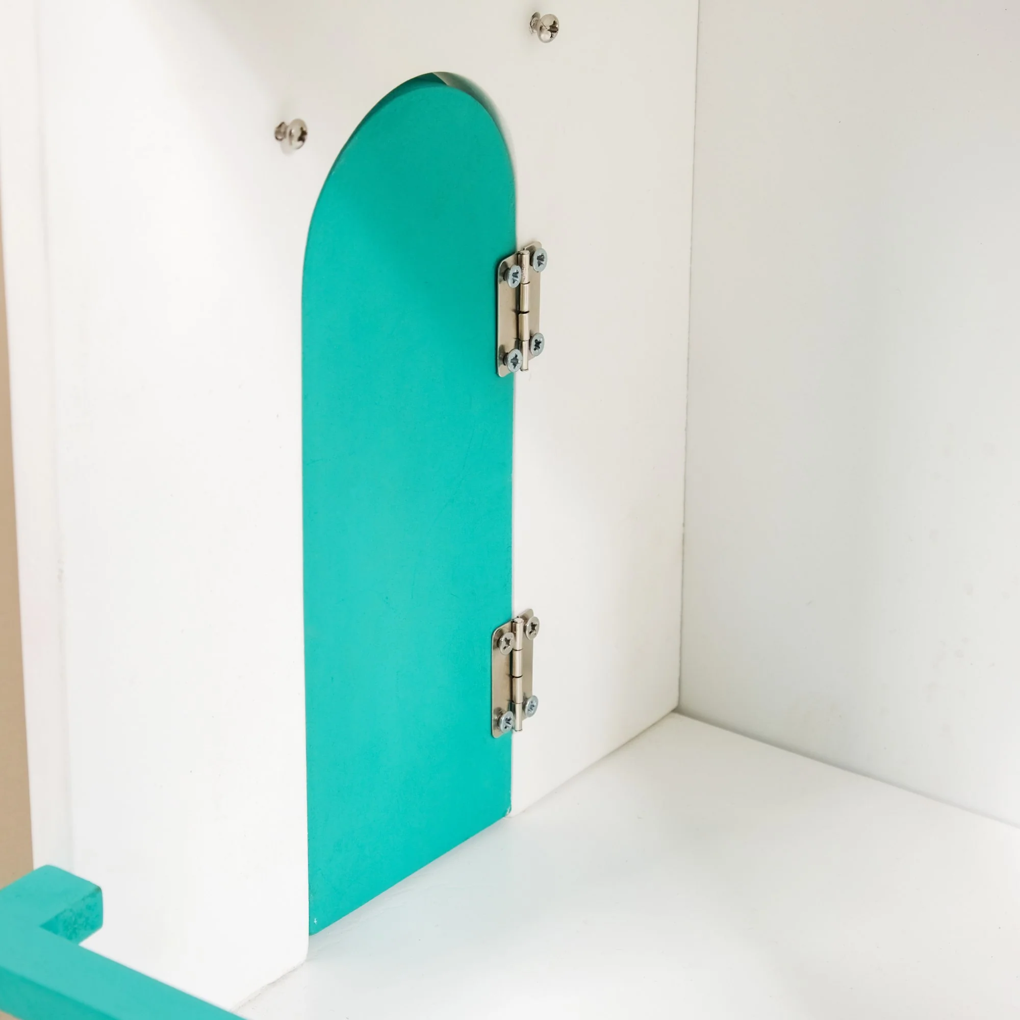 Three Storey Dollhouse With Furniture - Image 9