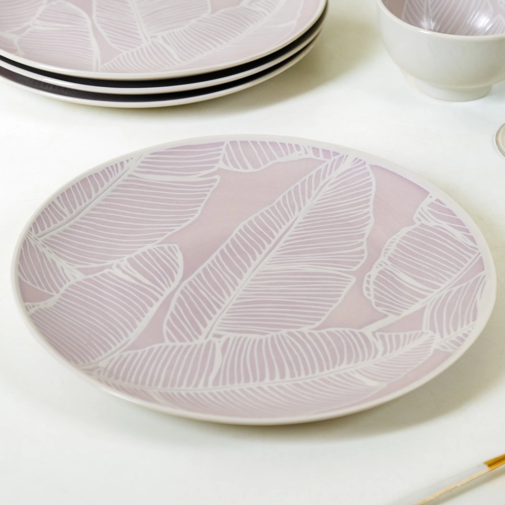 Tropica Light Mauve Banana Foliage Dinner Plate Set Of 4 10 Inch - Image 2