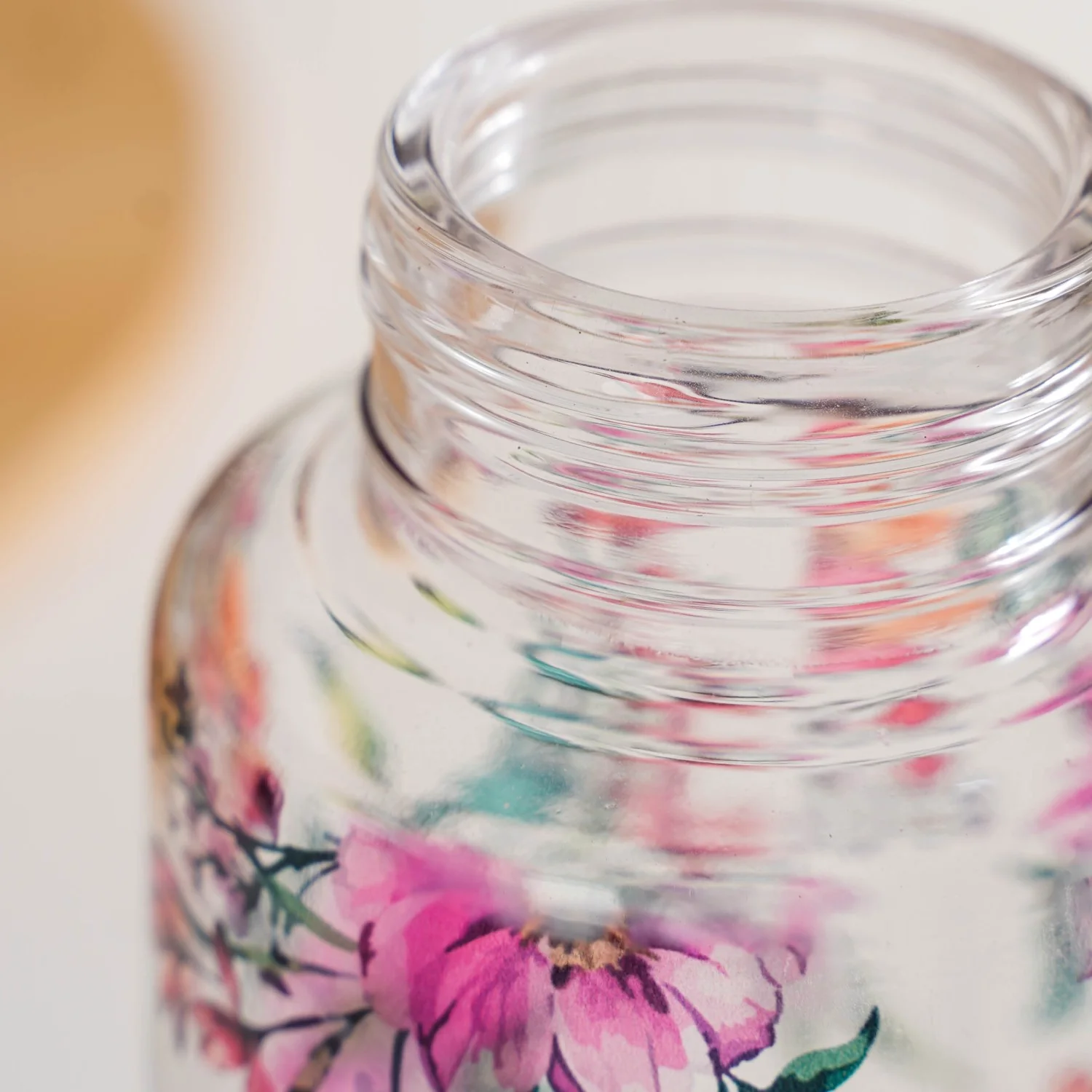 Tropical Hibiscus Borosilicate Glass Water Bottle With Stainless Steel Lid 500ml - Image 8