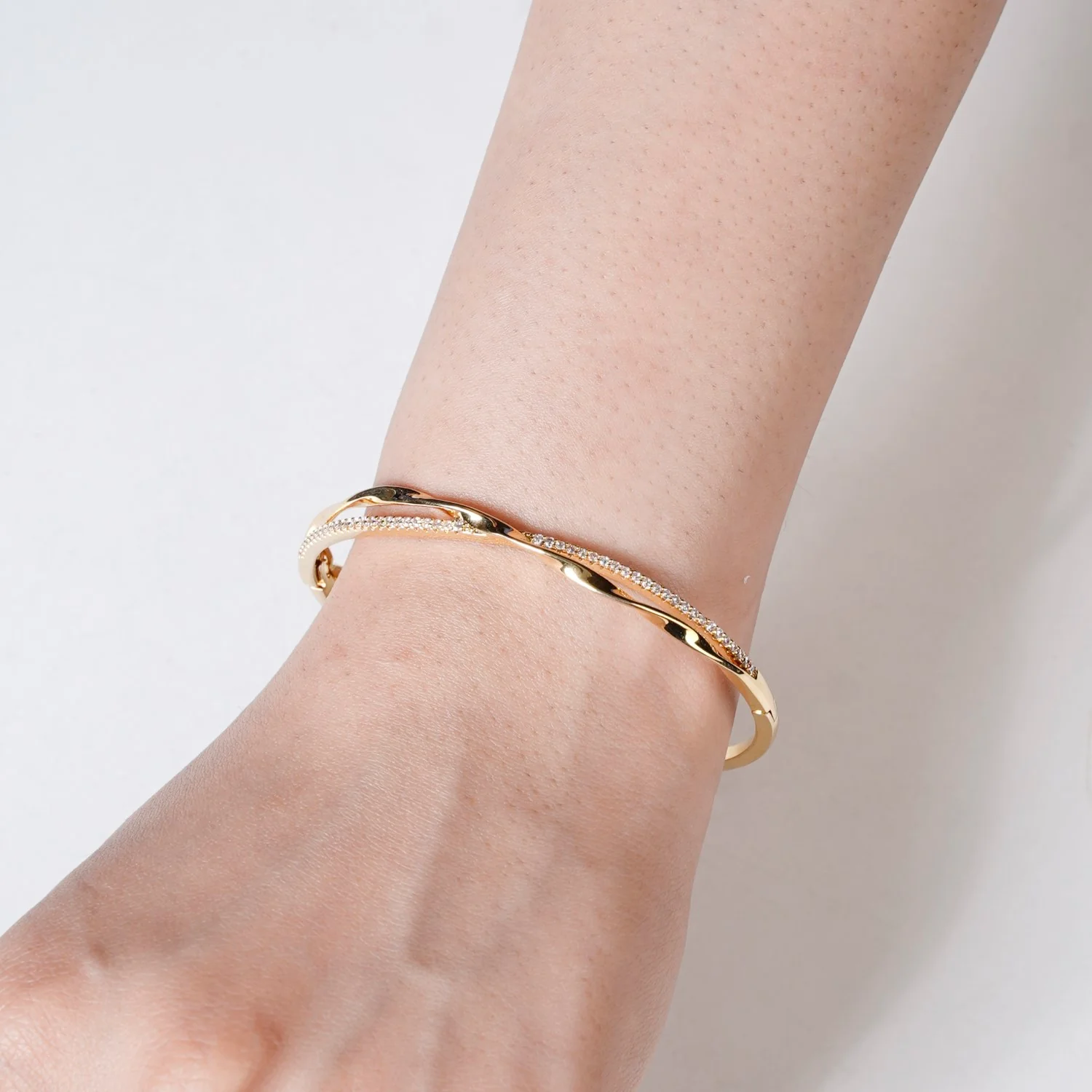 Twisted Infinity Gold Bracelet - Image 2