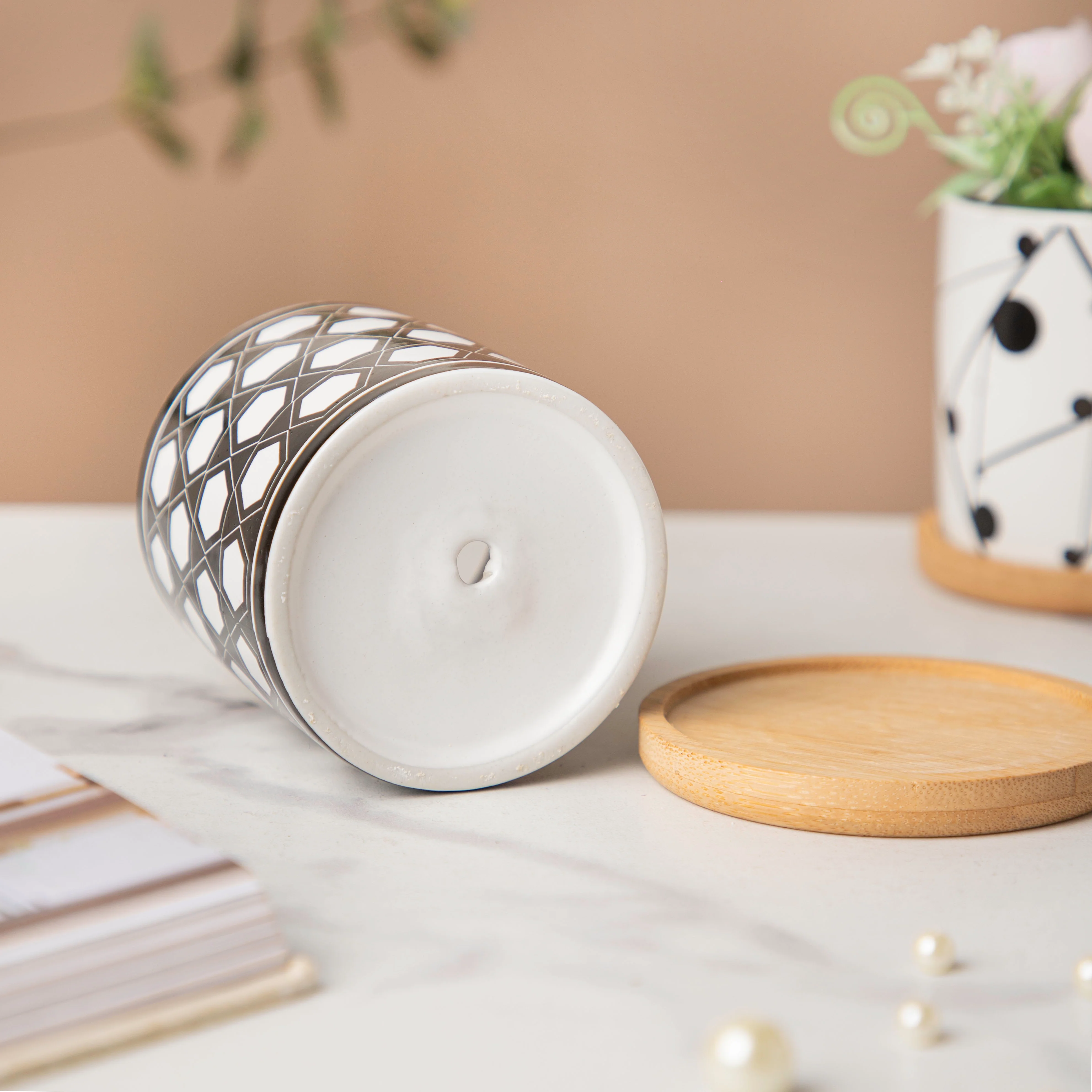 Twyla Hive Black White Planter With Wooden Coaster - Image 4