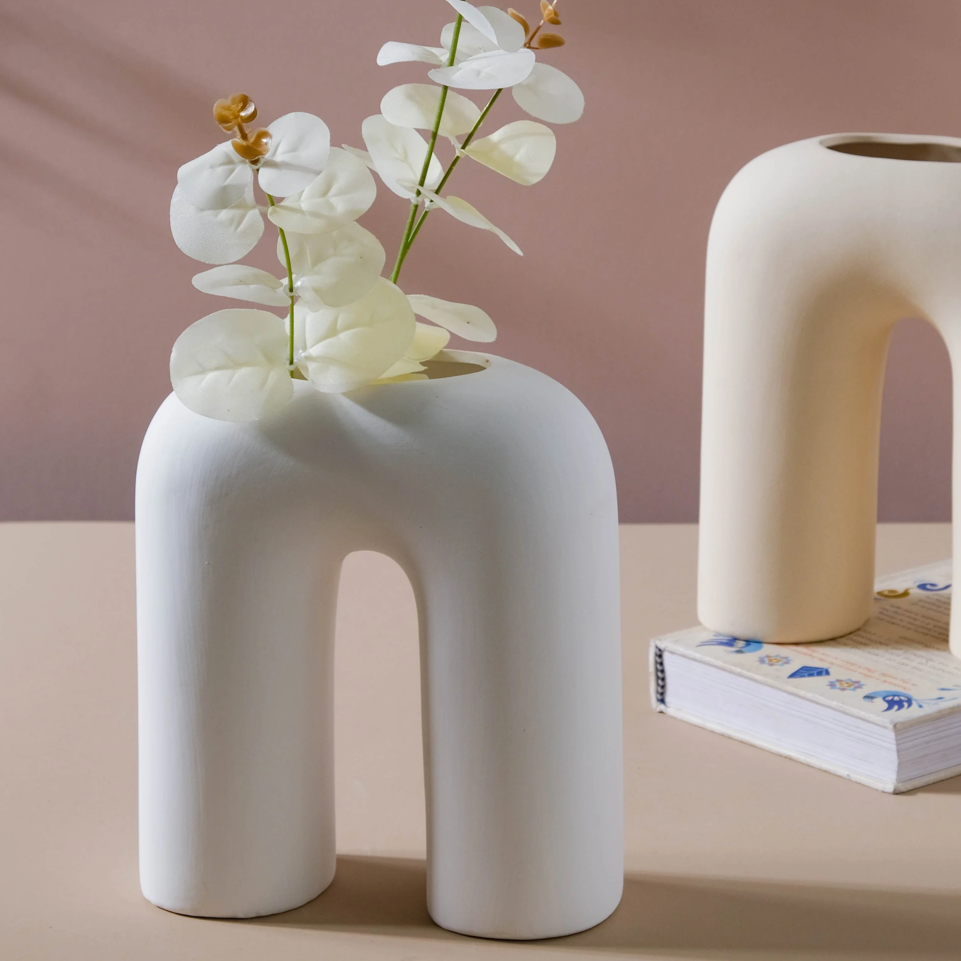 U-shaped Vase - Image 11