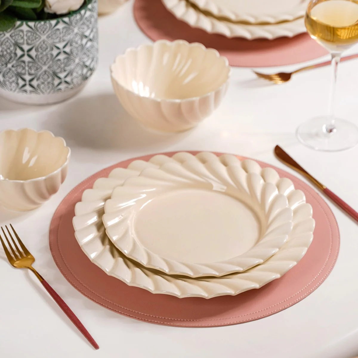 Vanilla White Scallop Luxury Serving Bowls Set Of 2 850ml - Image 7