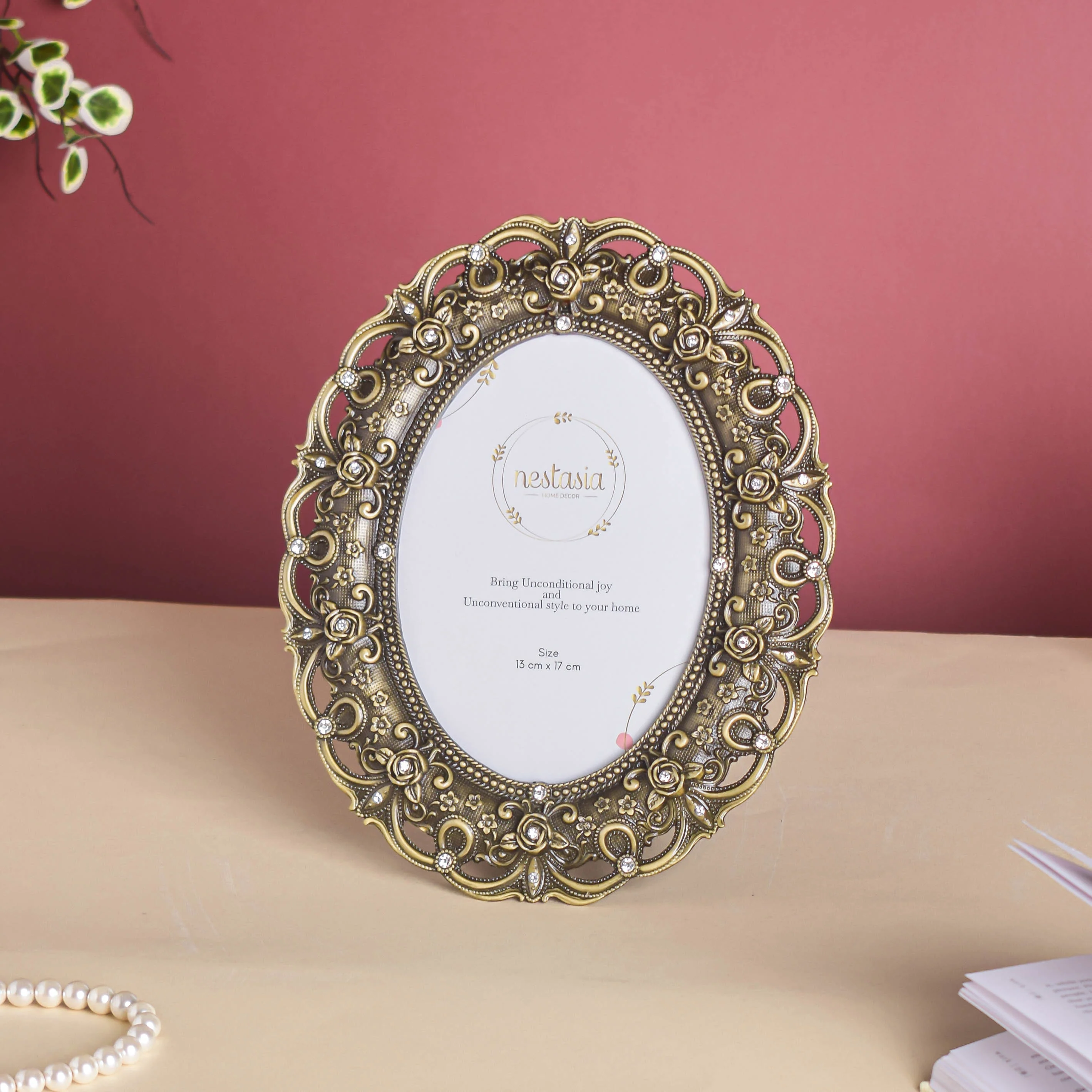 Vintage Garland Photo Frame - Image 3