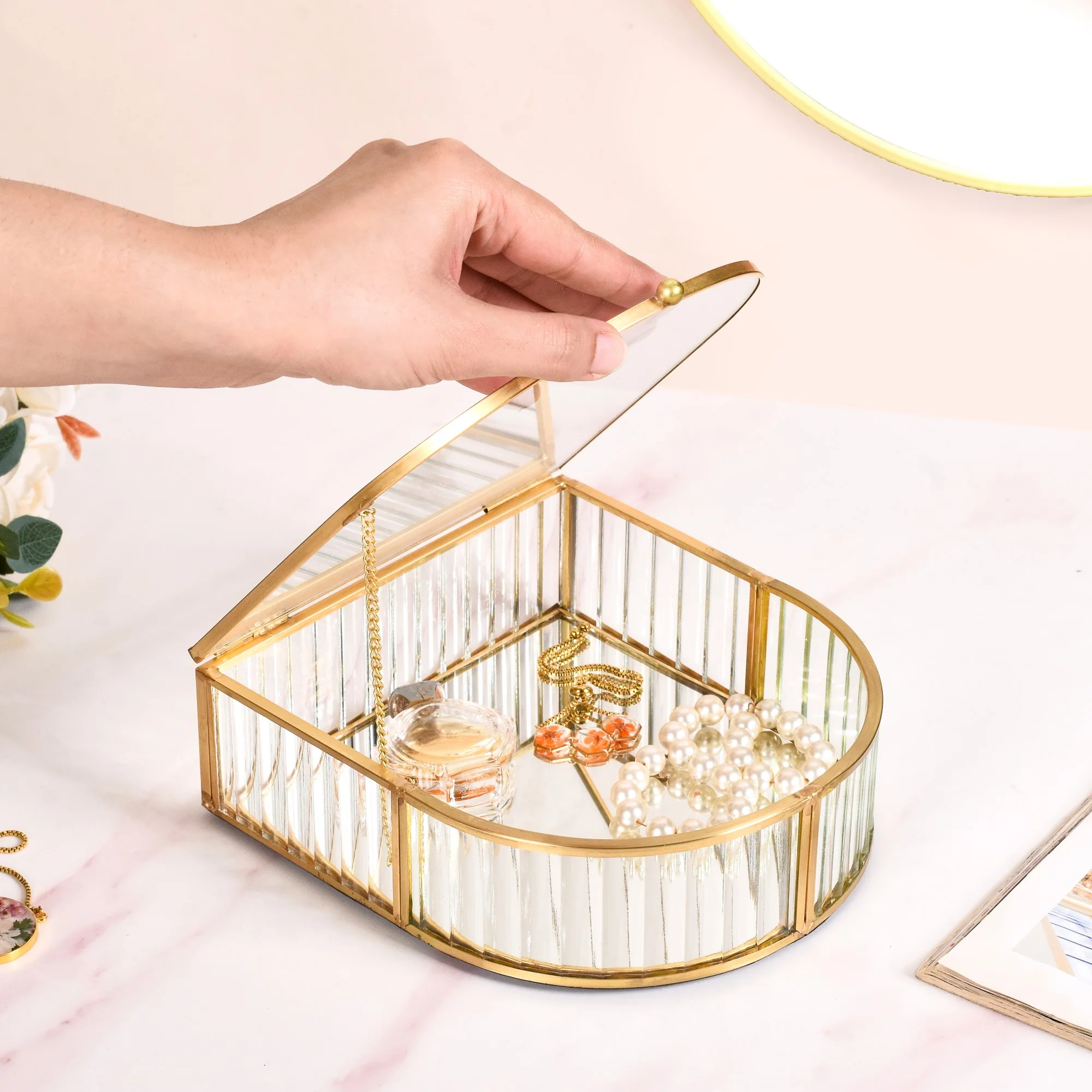 Vintage Gold Glass Jewellery Box - Image 3