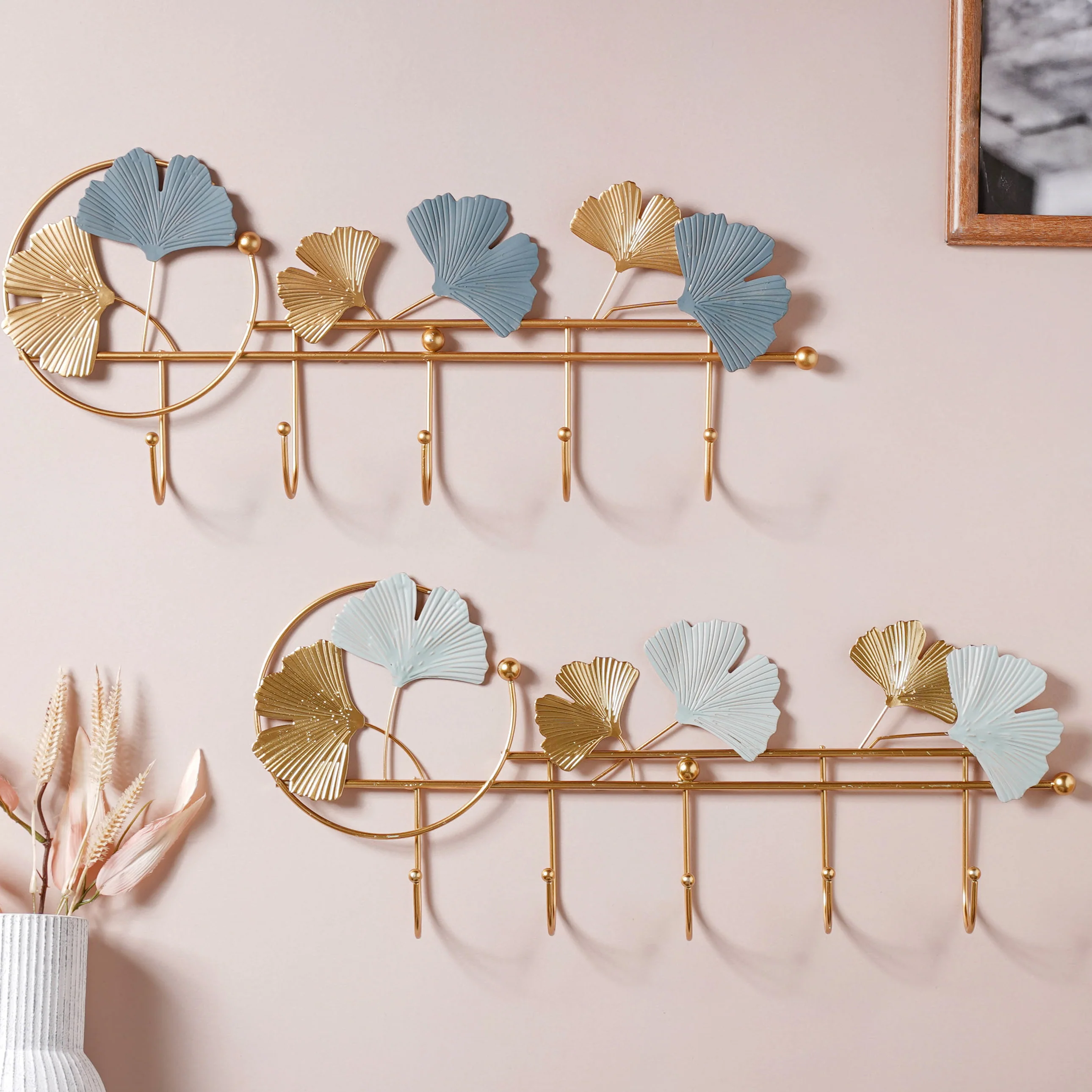 Wall Mount Hanger