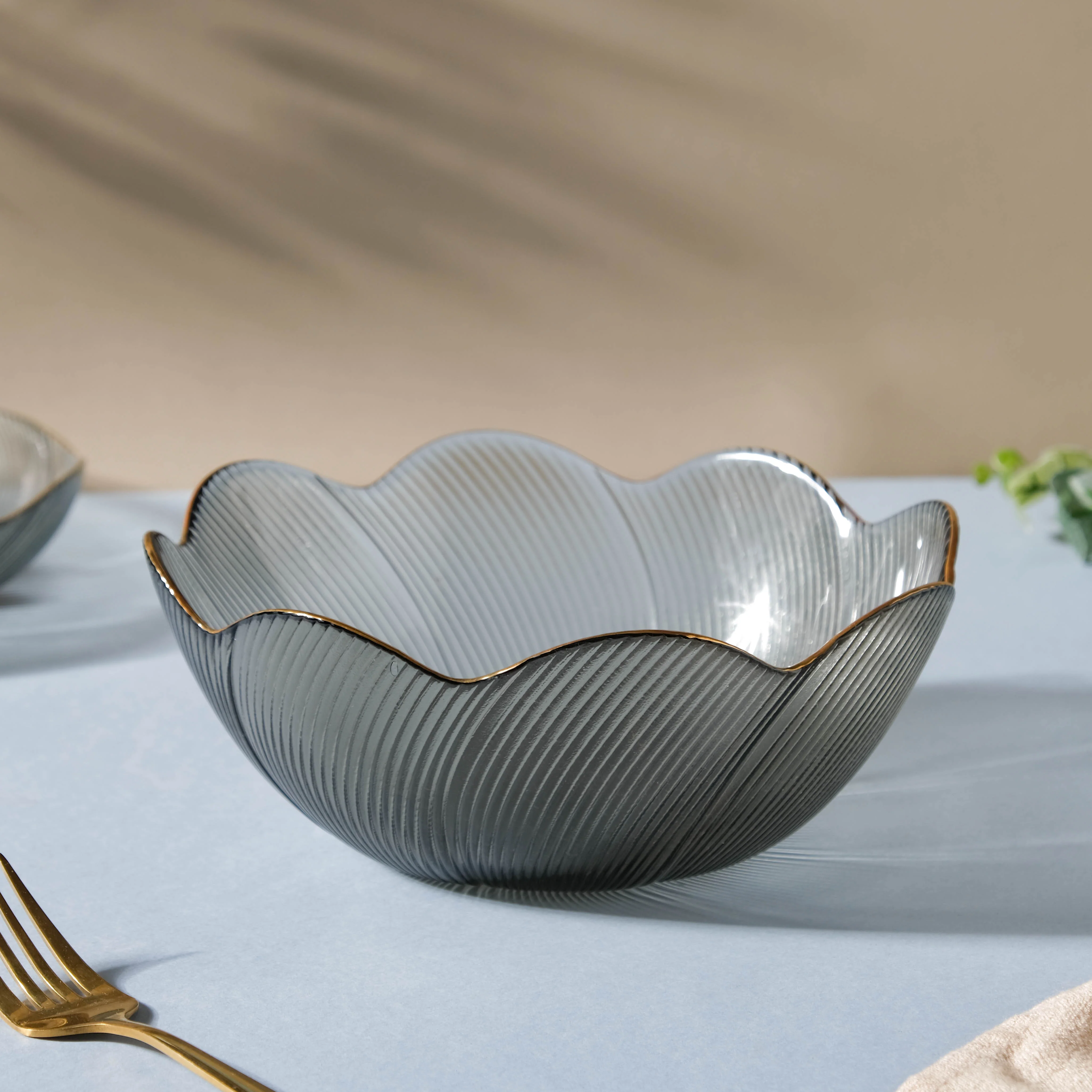 Wavy Glass Serving Bowl Grey - Image 8