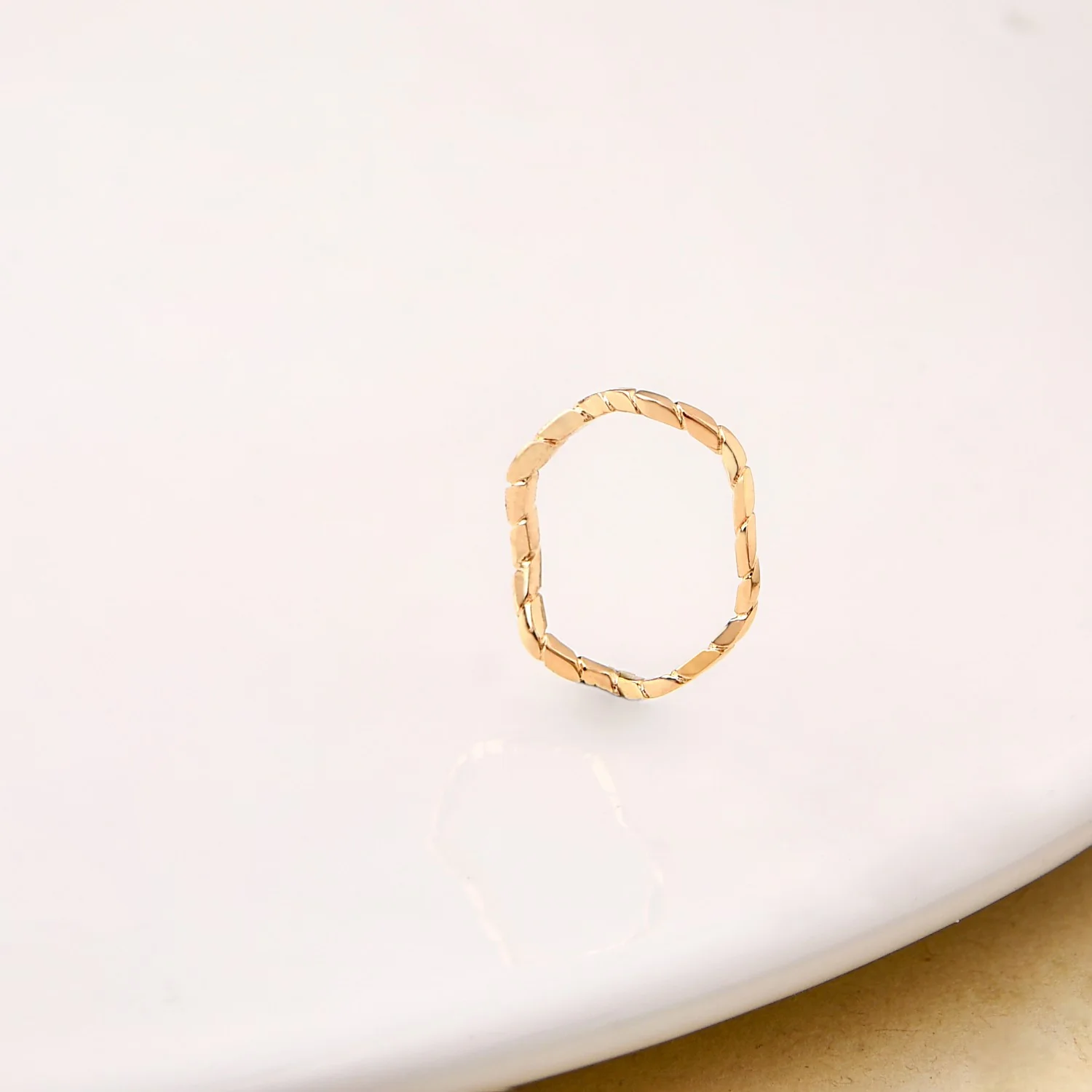 Wavy Minimal Gold Ring - Image 5