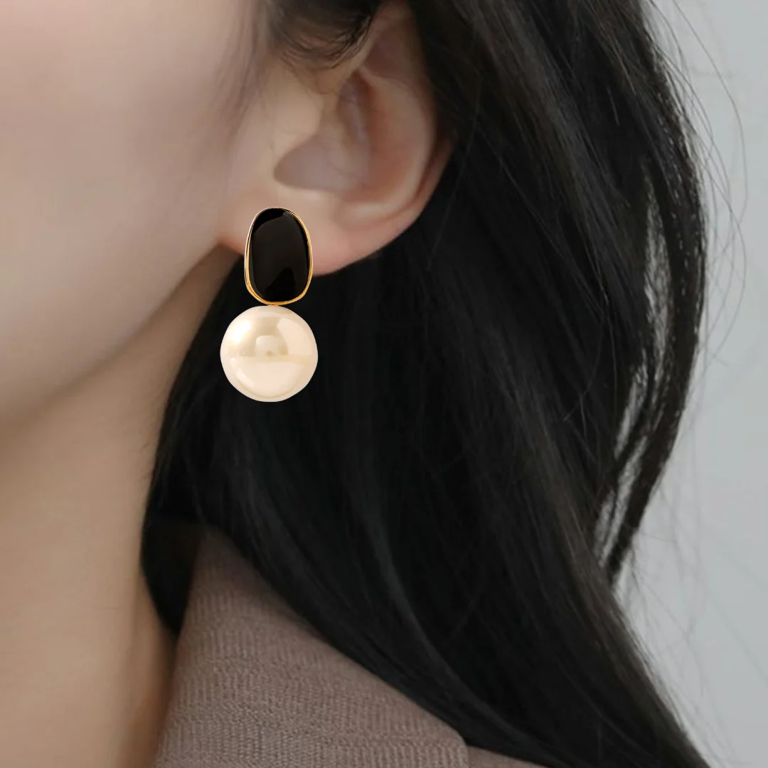 White And Black Pearl Earrings - Image 5