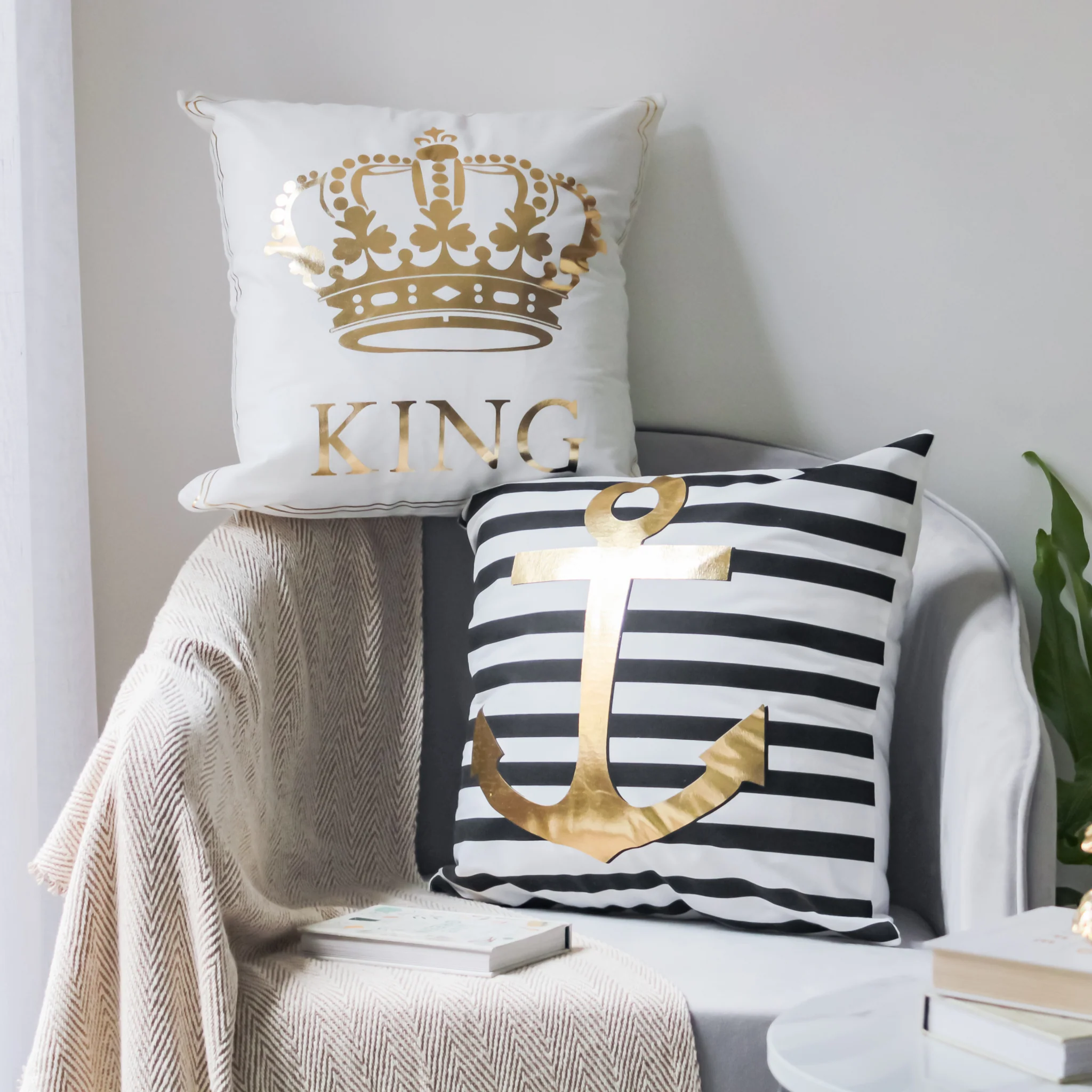 White and Gold Pillow Case - Image 5