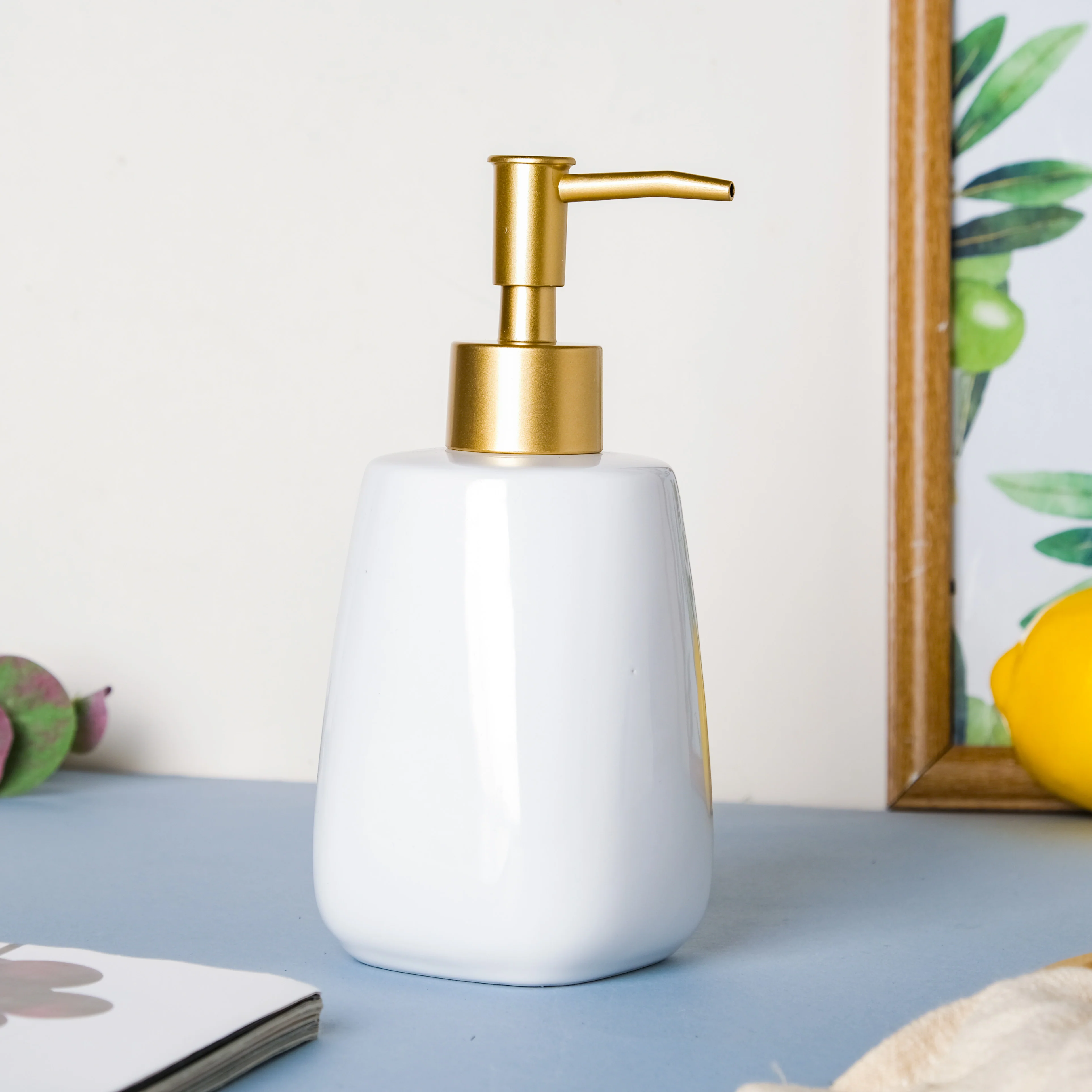White Fancy Lotion Pump Bottle - Image 3
