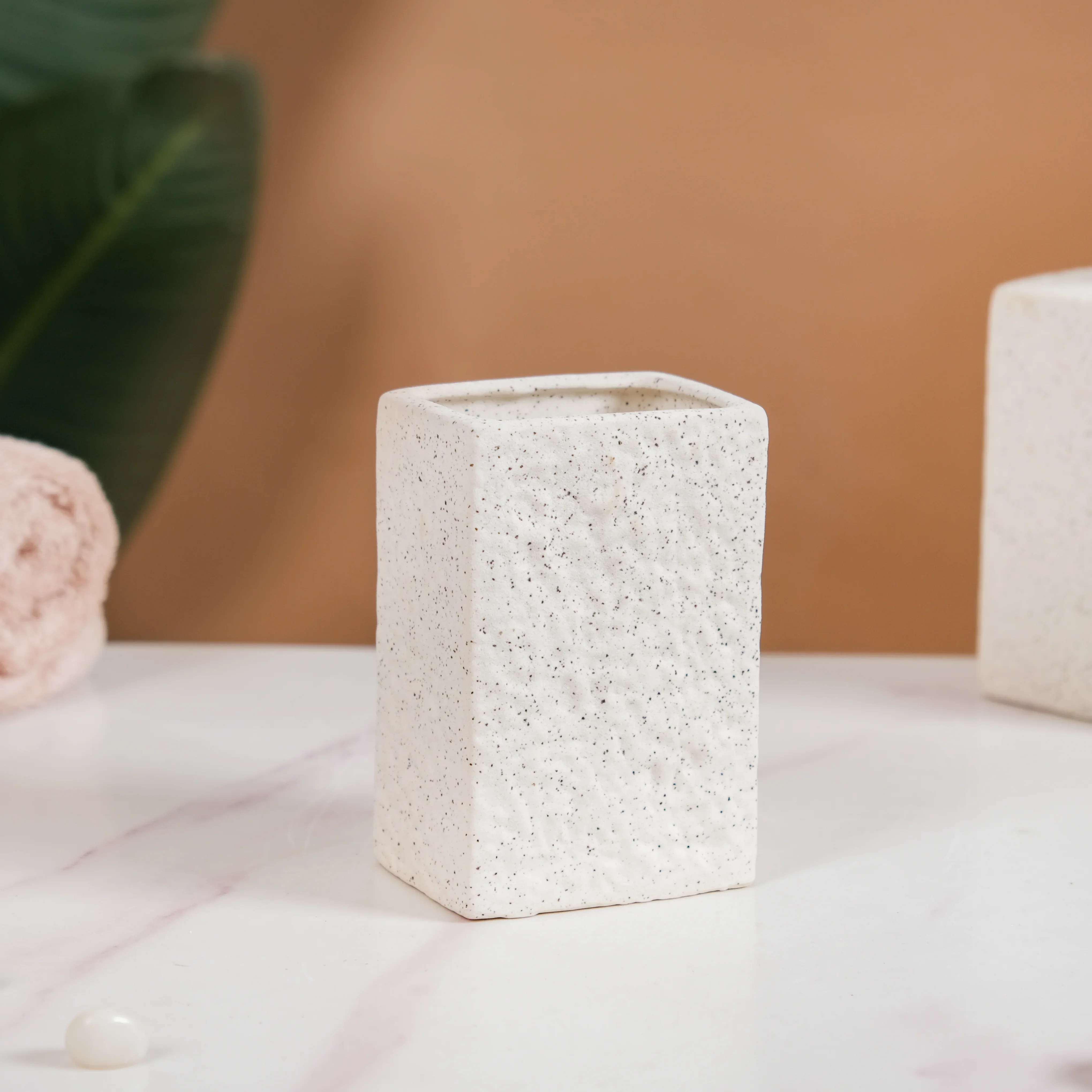White Stone Bathroom Accessories Set Of 3 - Image 13
