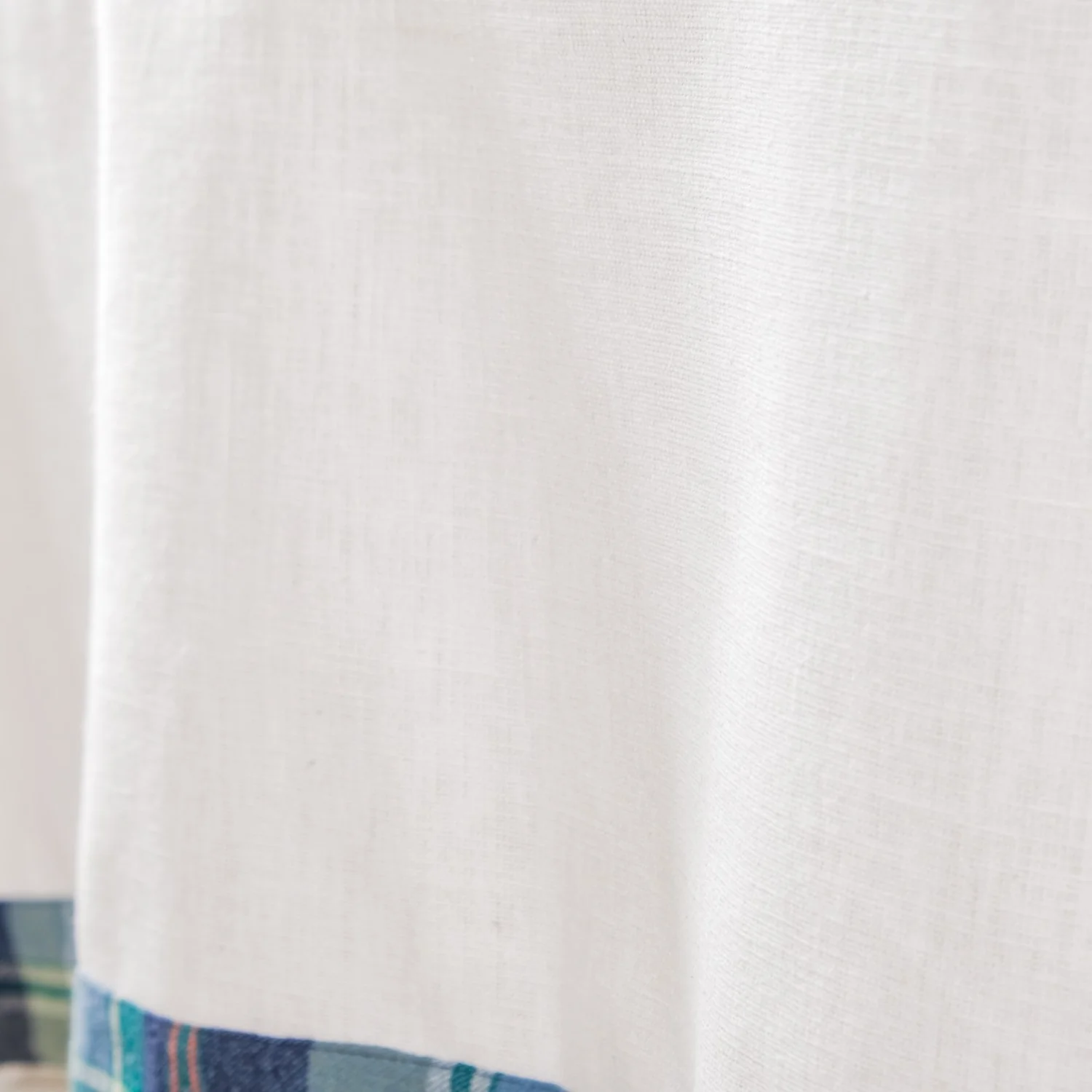 White Table Cloth With Blue Plaid Border - Image 9