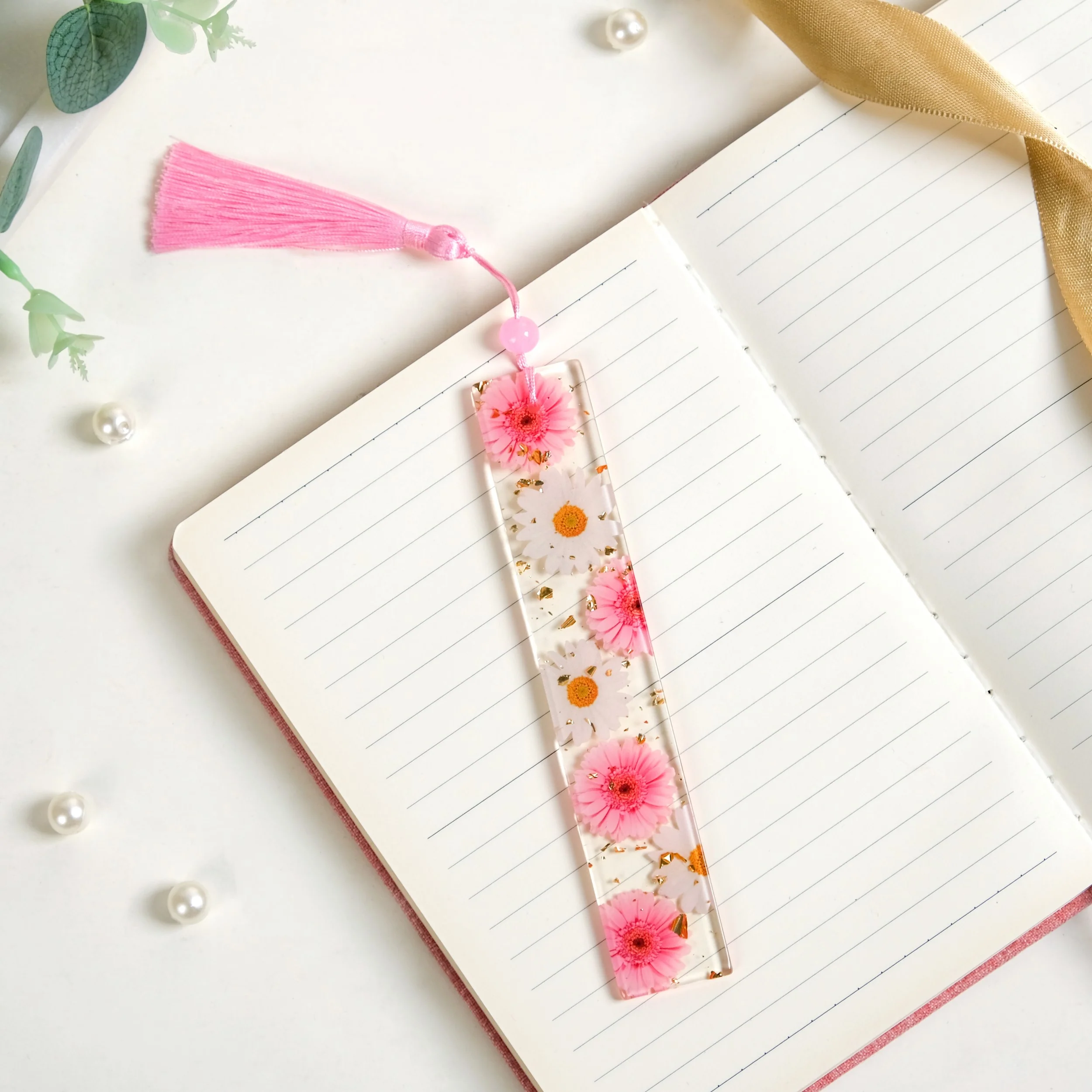 Wild Daisy Resin Bookmark With Pink Tassel - Image 2