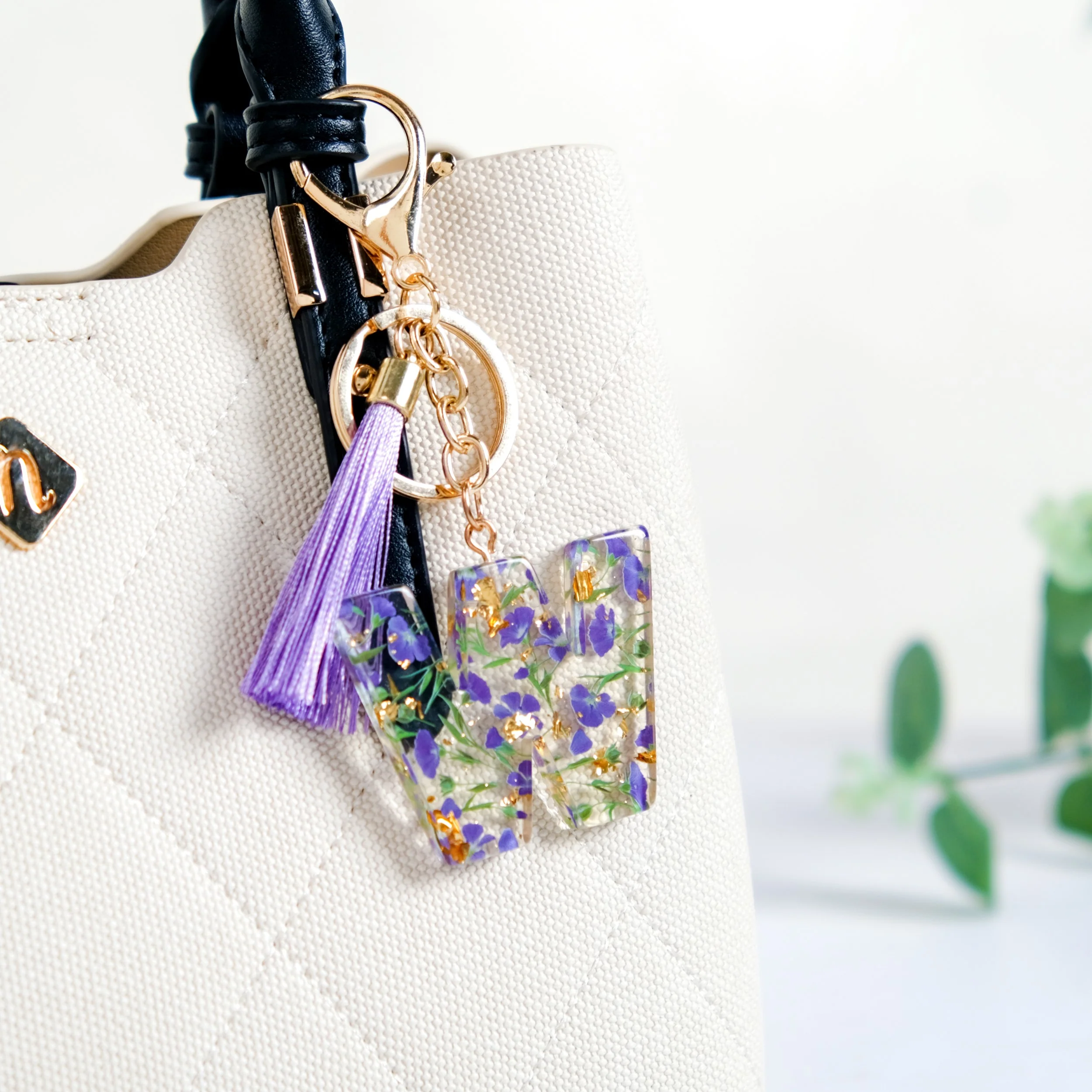 Wonderous Wildflower W Alphabet Keyring - Image 3