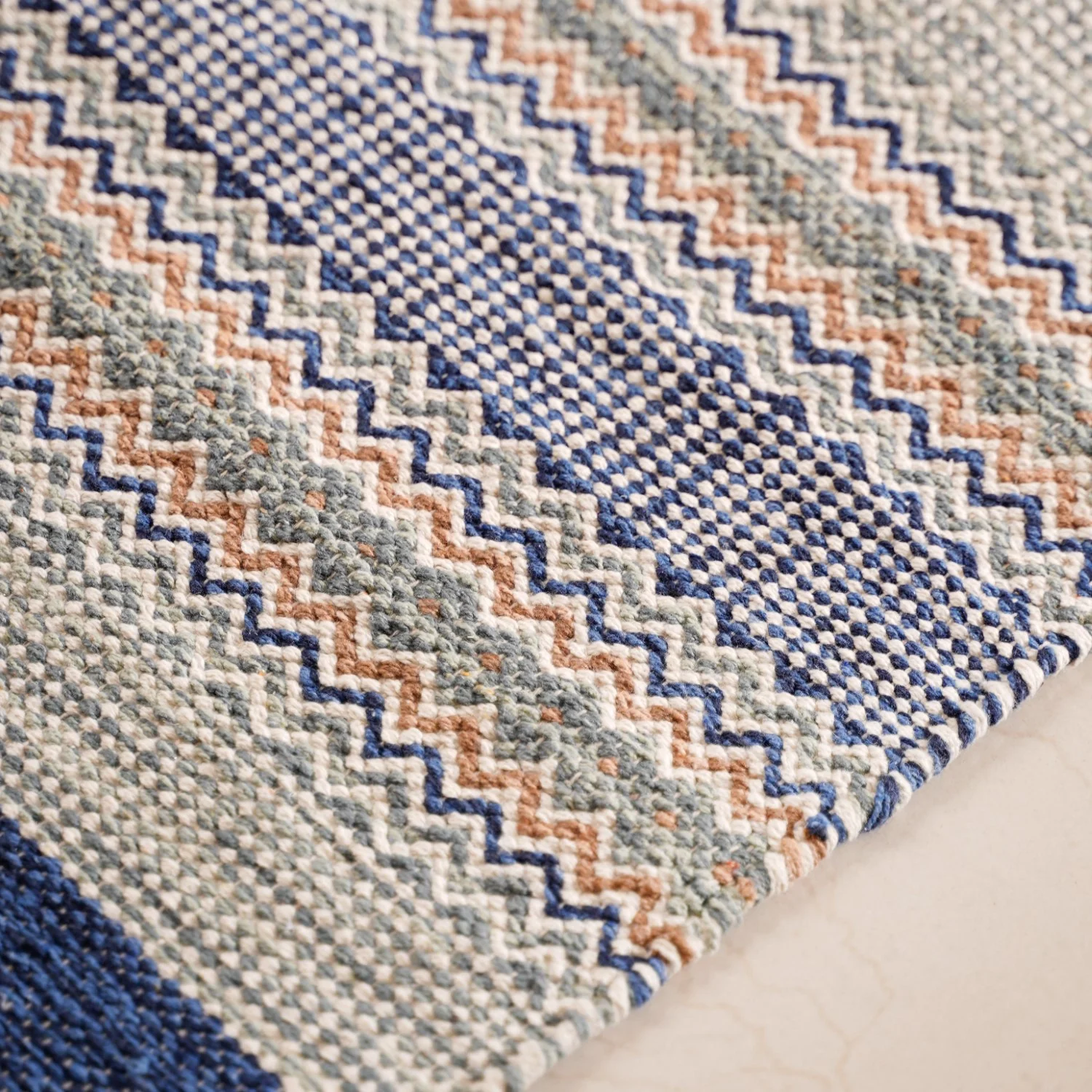 Zigzag Handcrafted Plain Weave Area Rug 69x36 Inch - Image 3